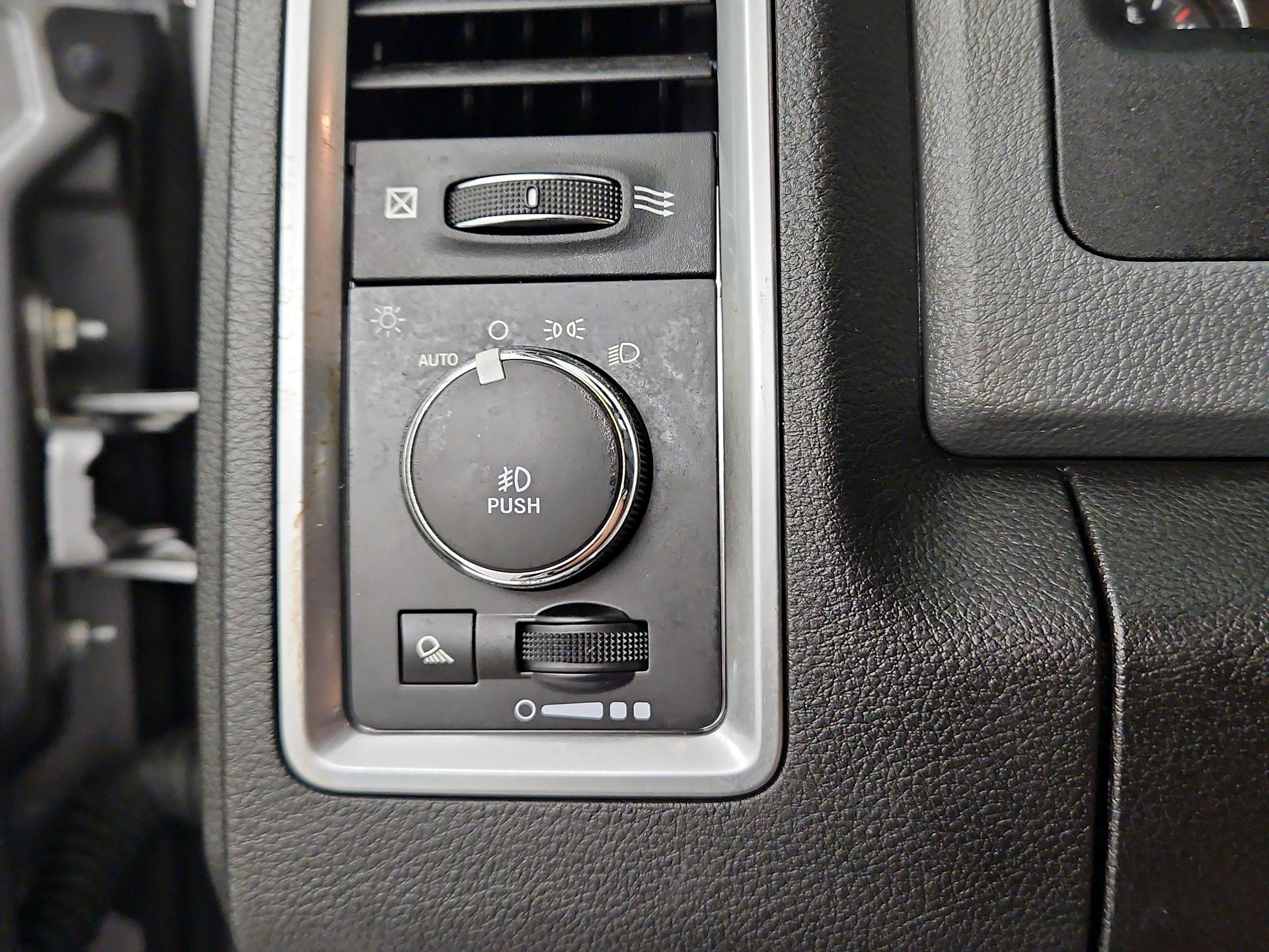 Thumbnail: 2020 RAM 1500 Classic - 13