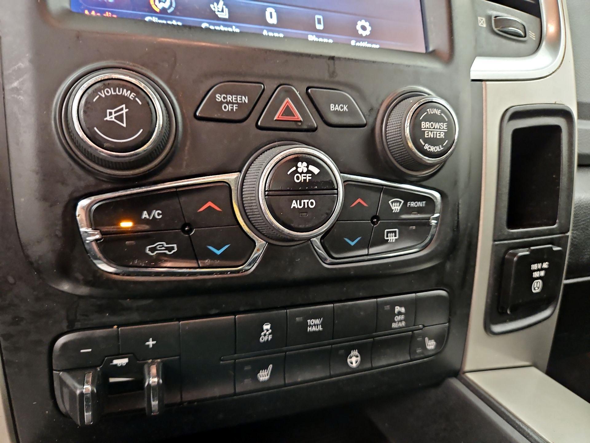 Thumbnail: 2020 RAM 1500 Classic - 16