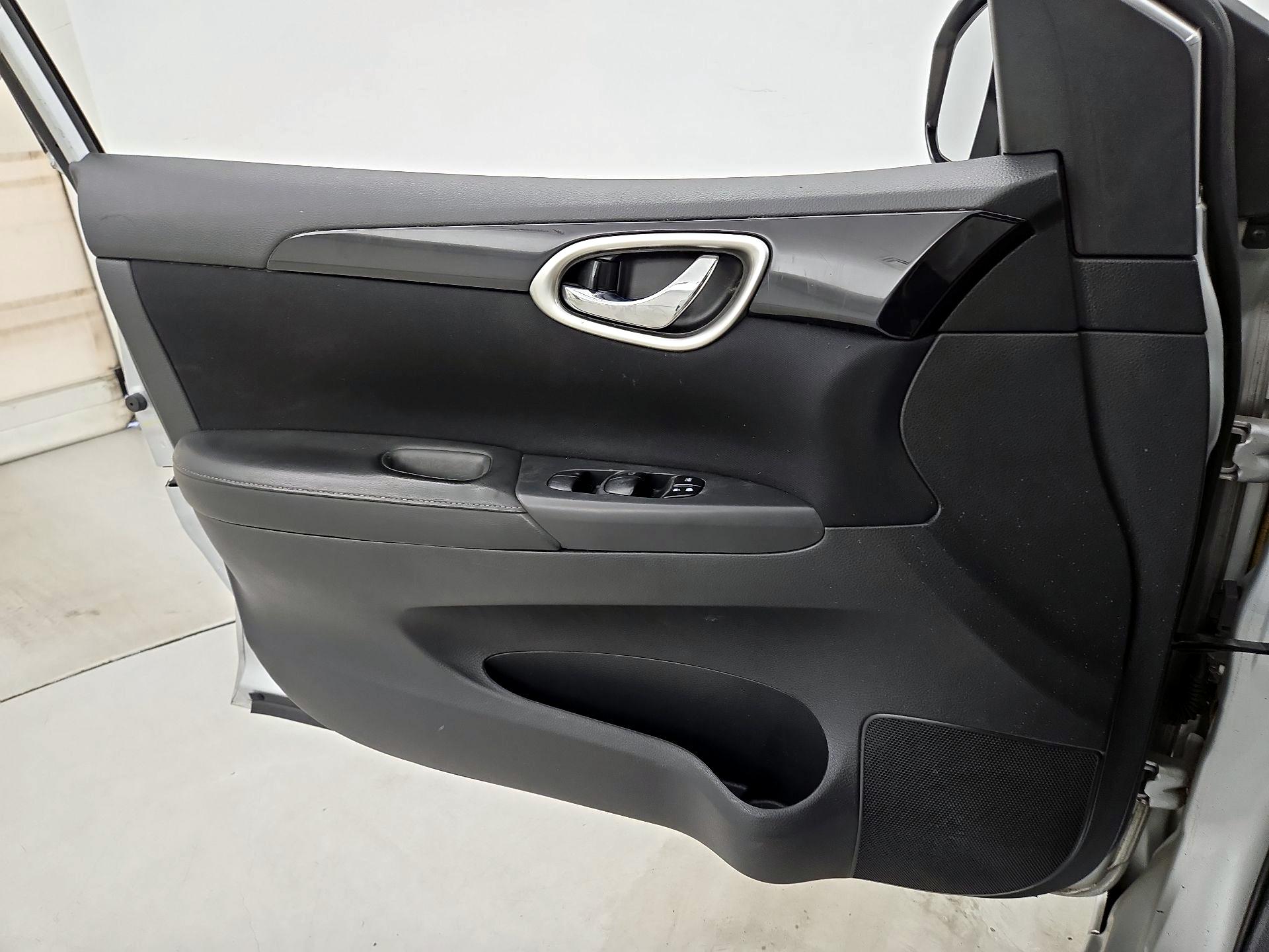 Thumbnail: 2017 Nissan Sentra - 12
