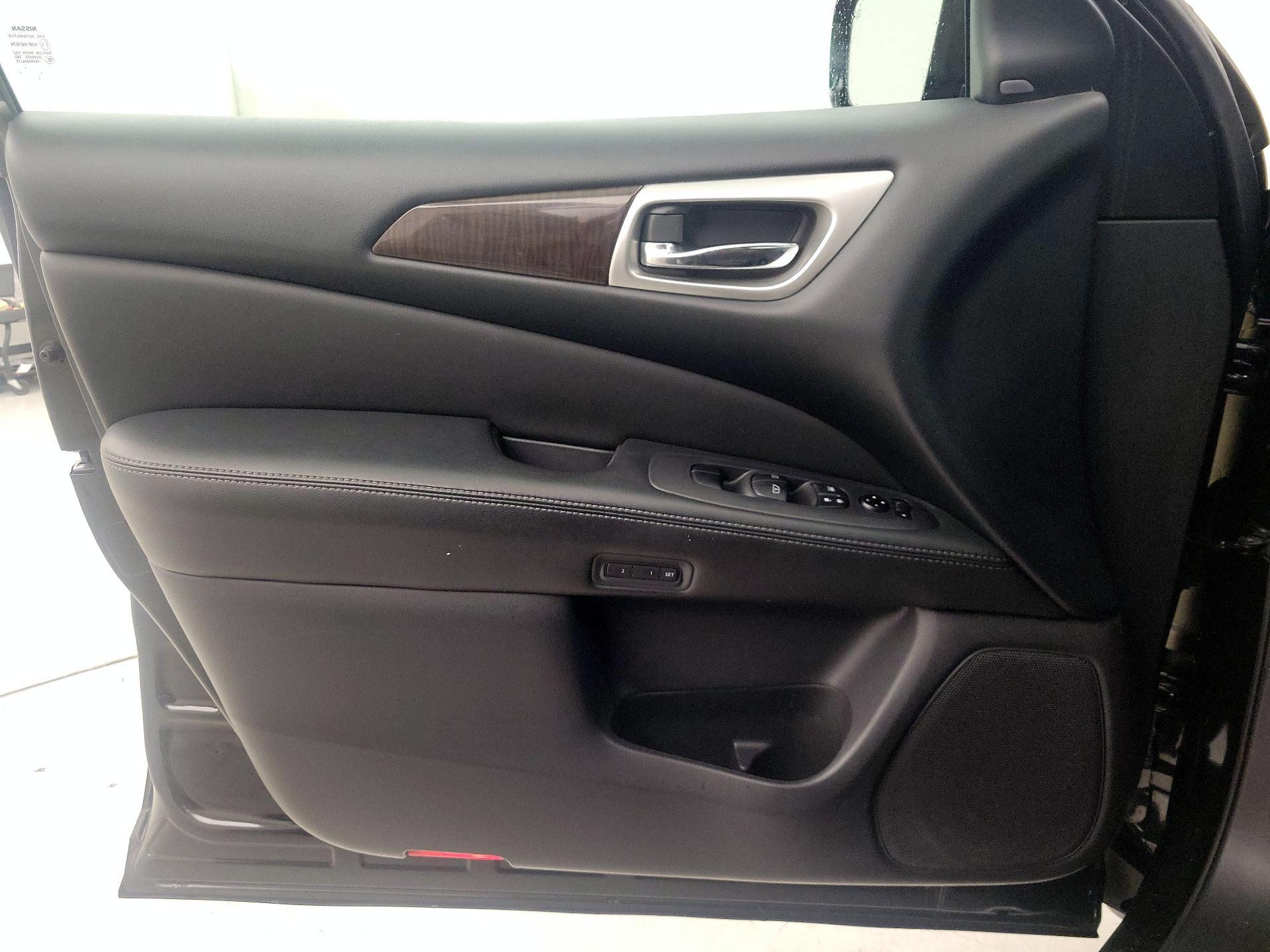 Thumbnail: 2015 Nissan Pathfinder - 12