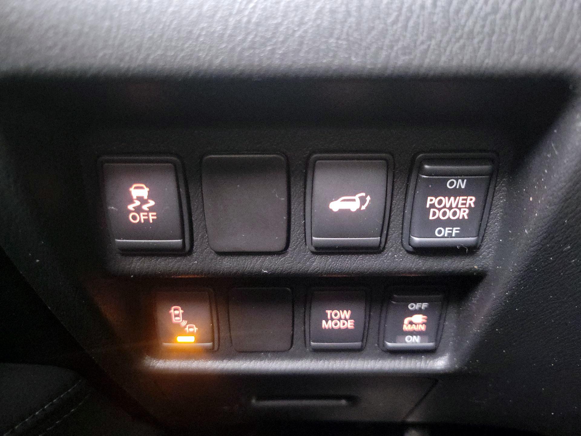 Thumbnail: 2015 Nissan Pathfinder - 13