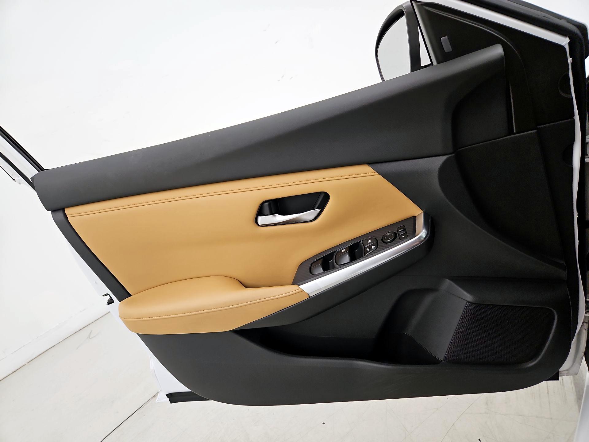 Thumbnail: 2020 Nissan Sentra - 12