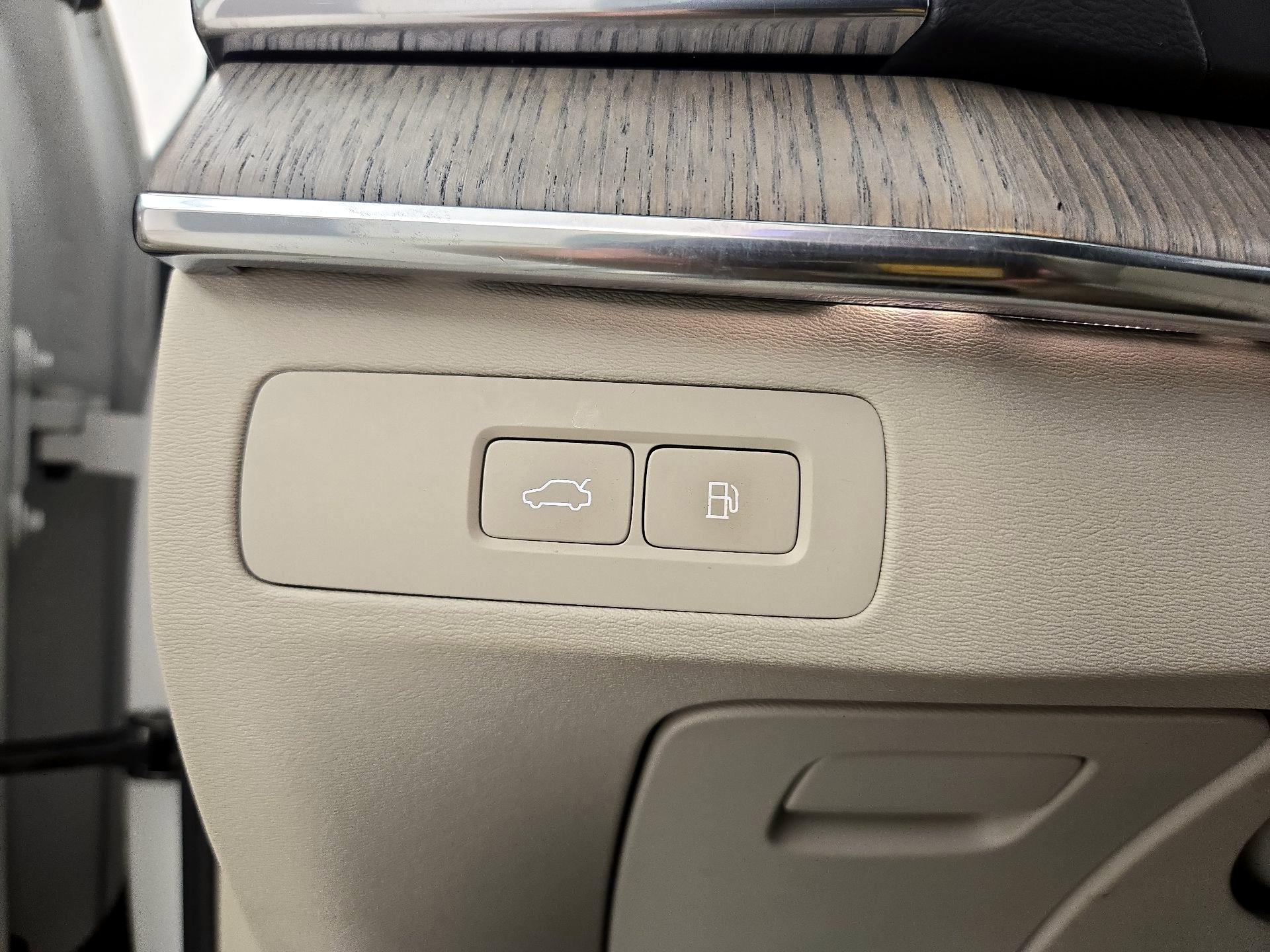 Thumbnail: 2023 Volvo XC90 - 13