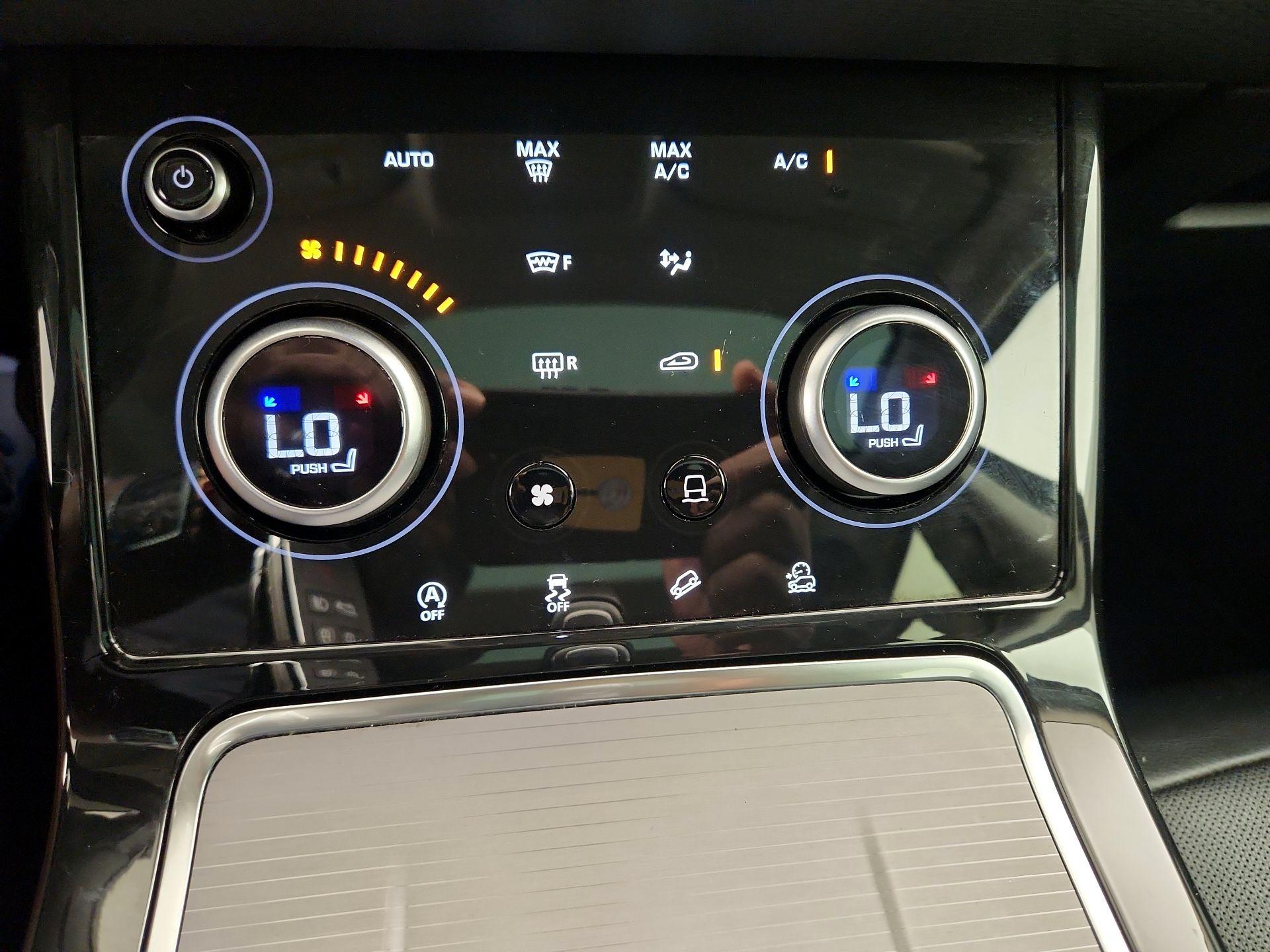 Thumbnail: 2020 Land Rover Range Rover Evoque - 17