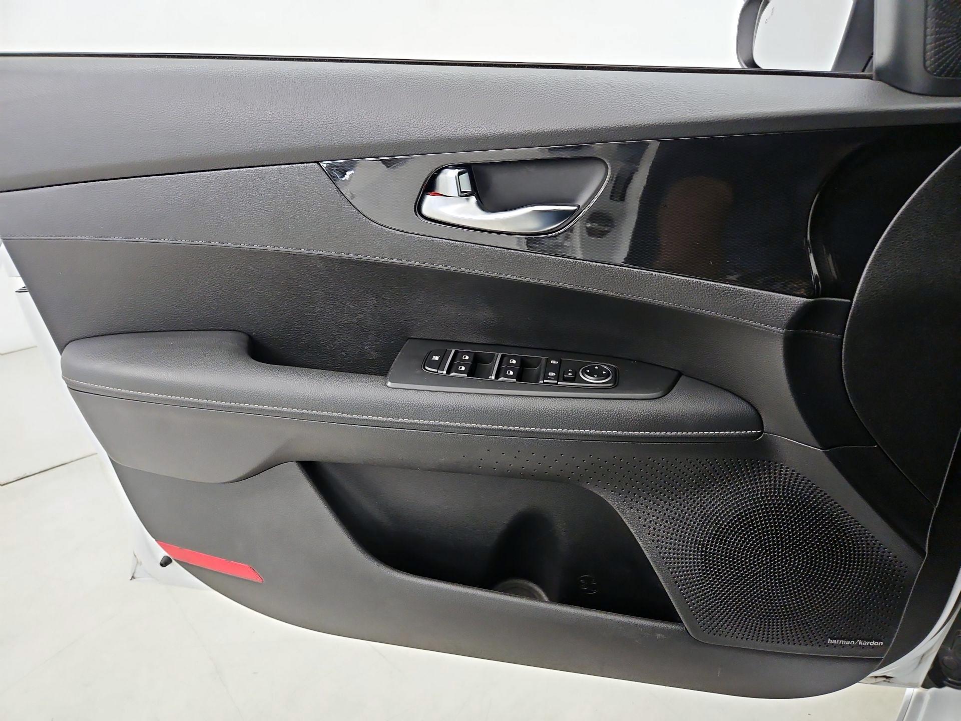 Thumbnail: 2023 Kia Forte - 12
