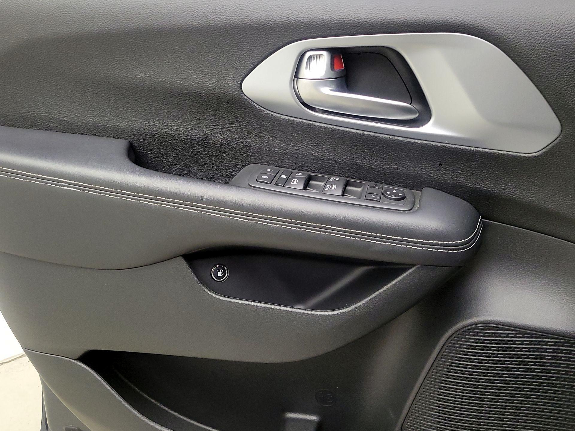 Thumbnail: 2020 Chrysler Pacifica - 12