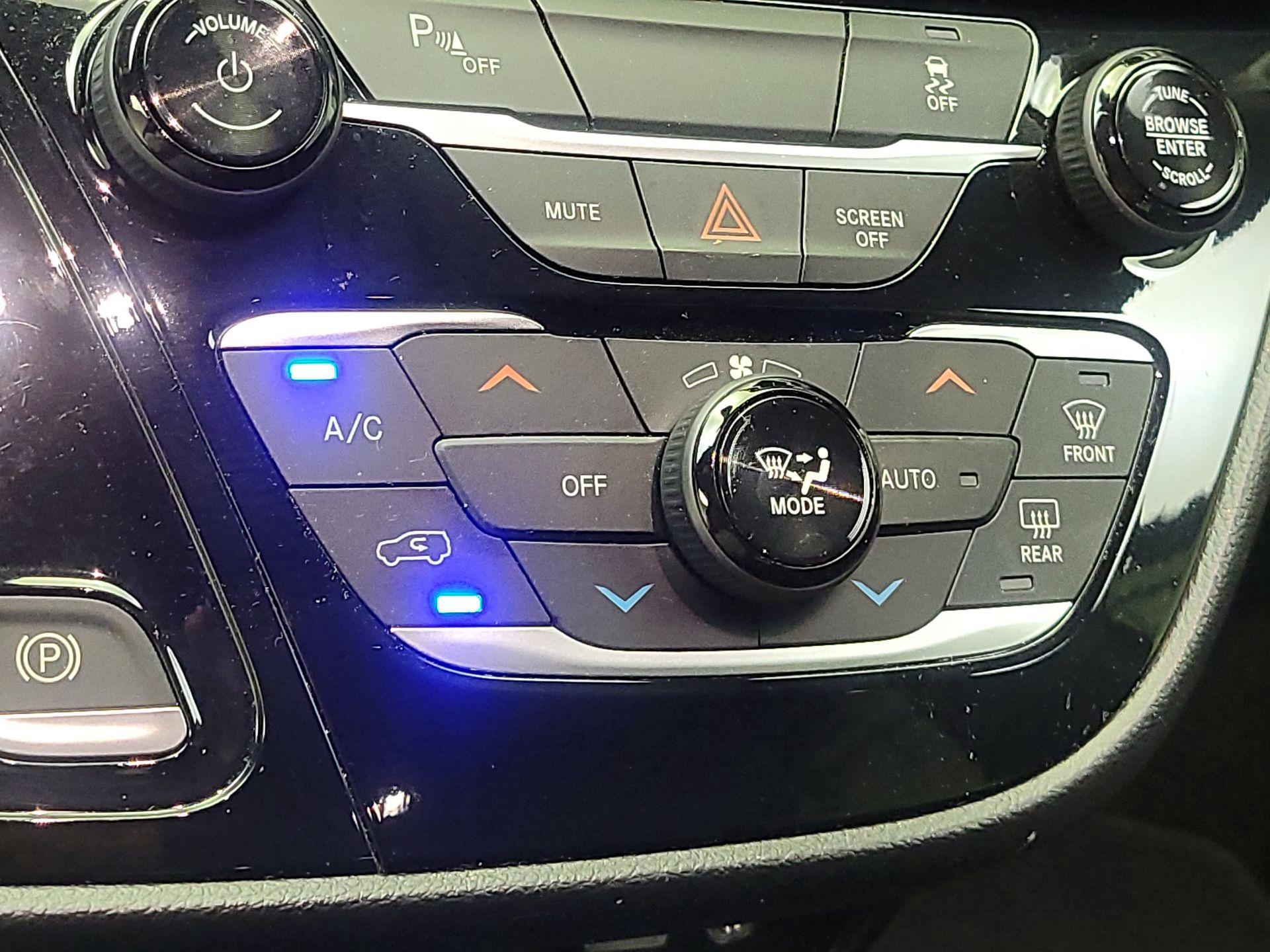 Thumbnail: 2020 Chrysler Pacifica - 17