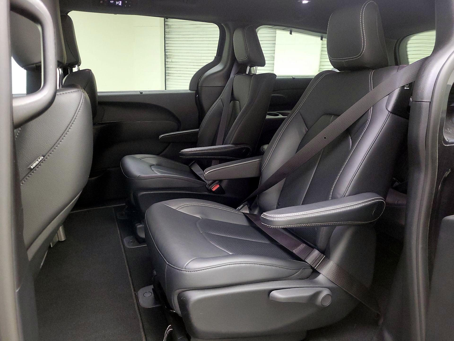 Thumbnail: 2020 Chrysler Pacifica - 20