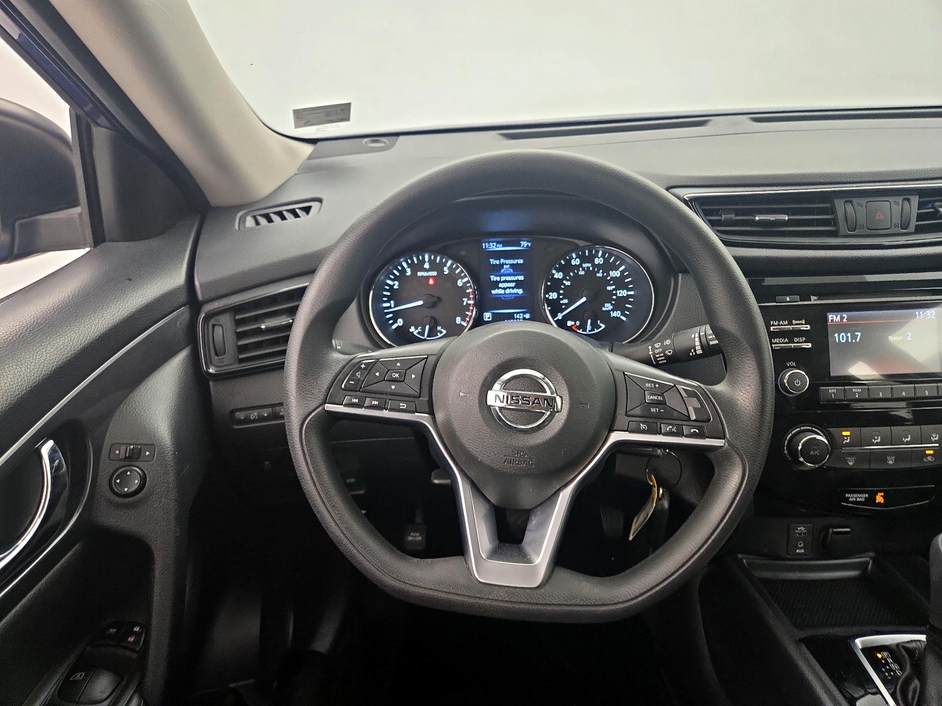 Thumbnail: 2017 Nissan Rogue - 10