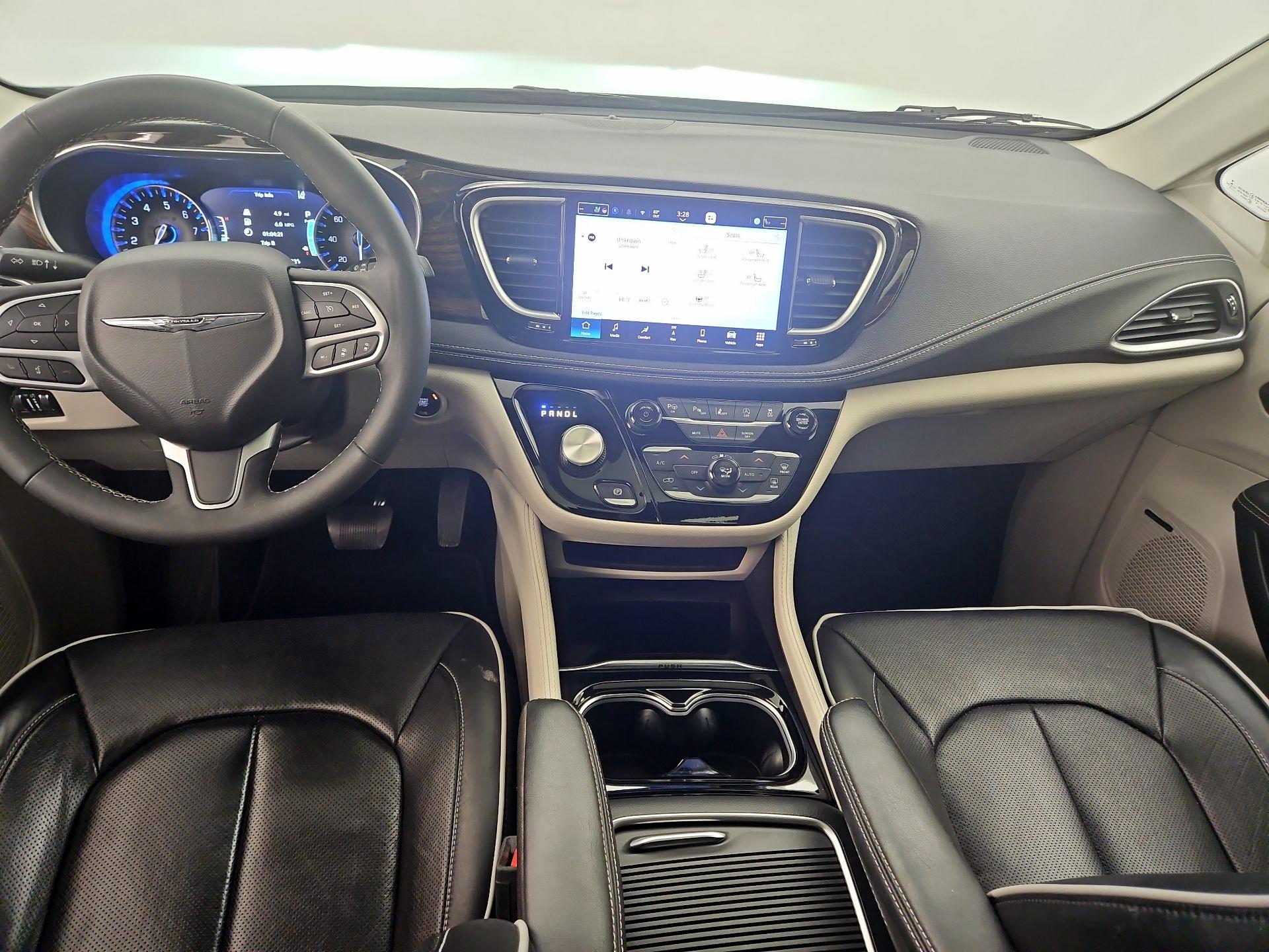 Thumbnail: 2022 Chrysler Pacifica - 9