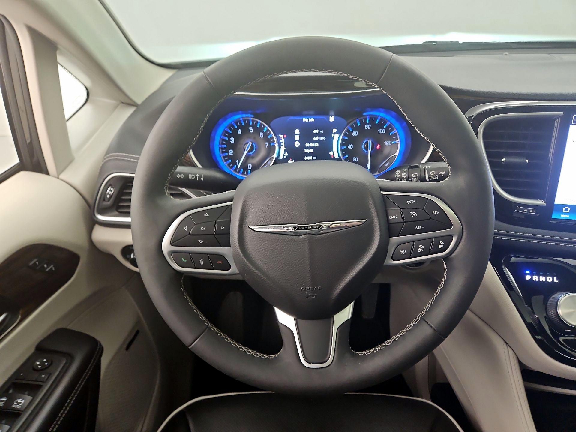 Thumbnail: 2022 Chrysler Pacifica - 10