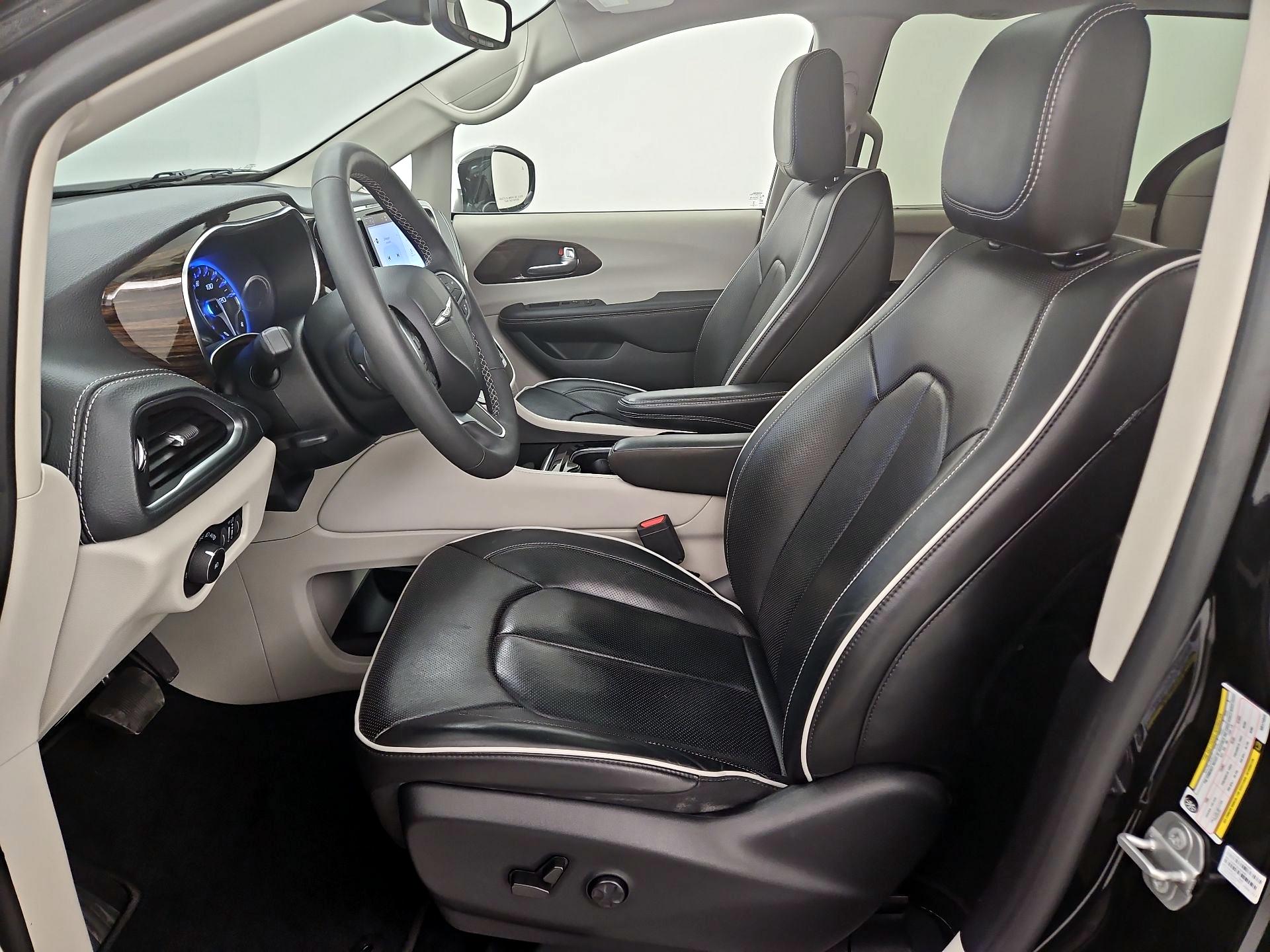 Thumbnail: 2022 Chrysler Pacifica - 11