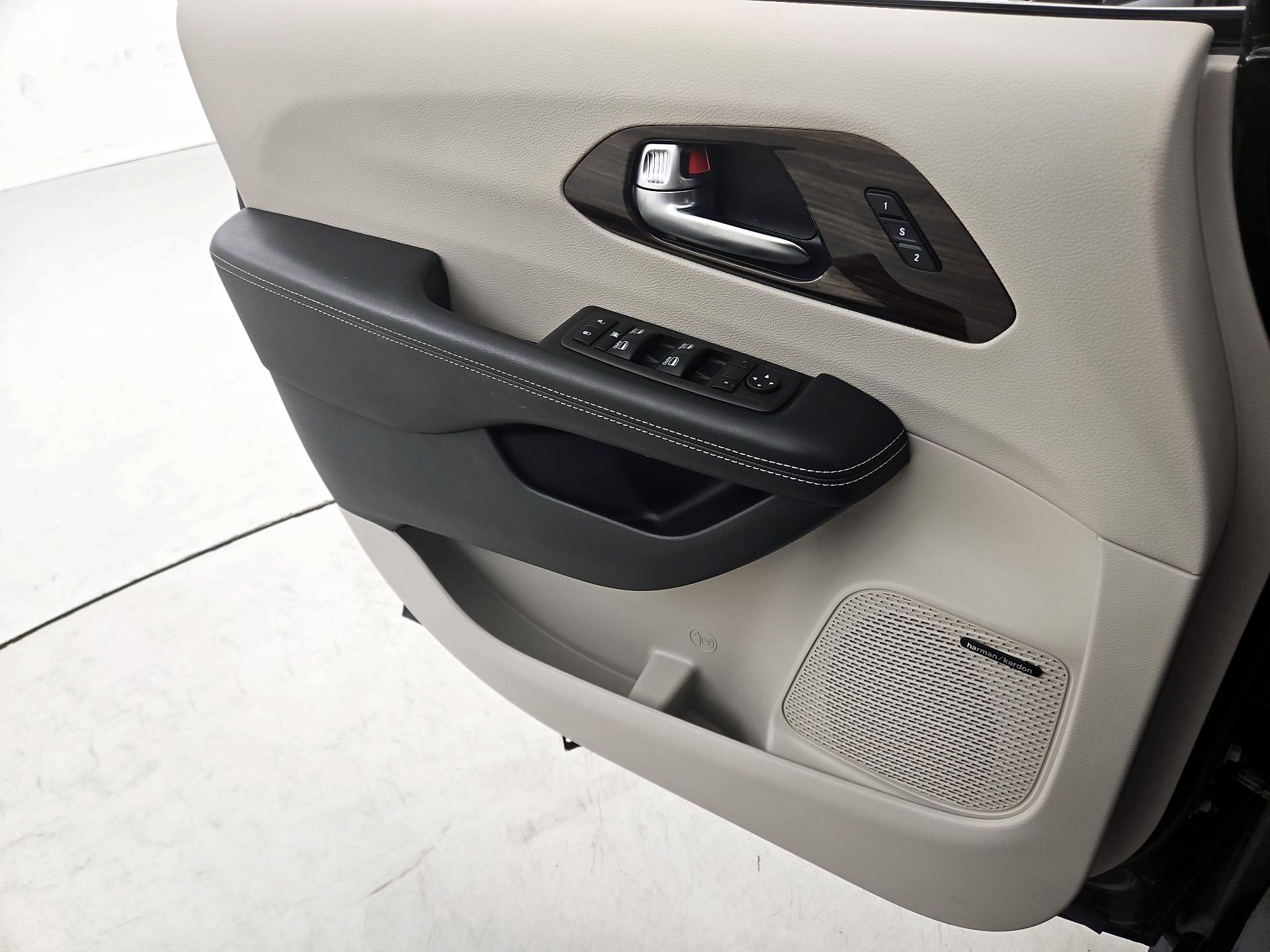 Thumbnail: 2022 Chrysler Pacifica - 12