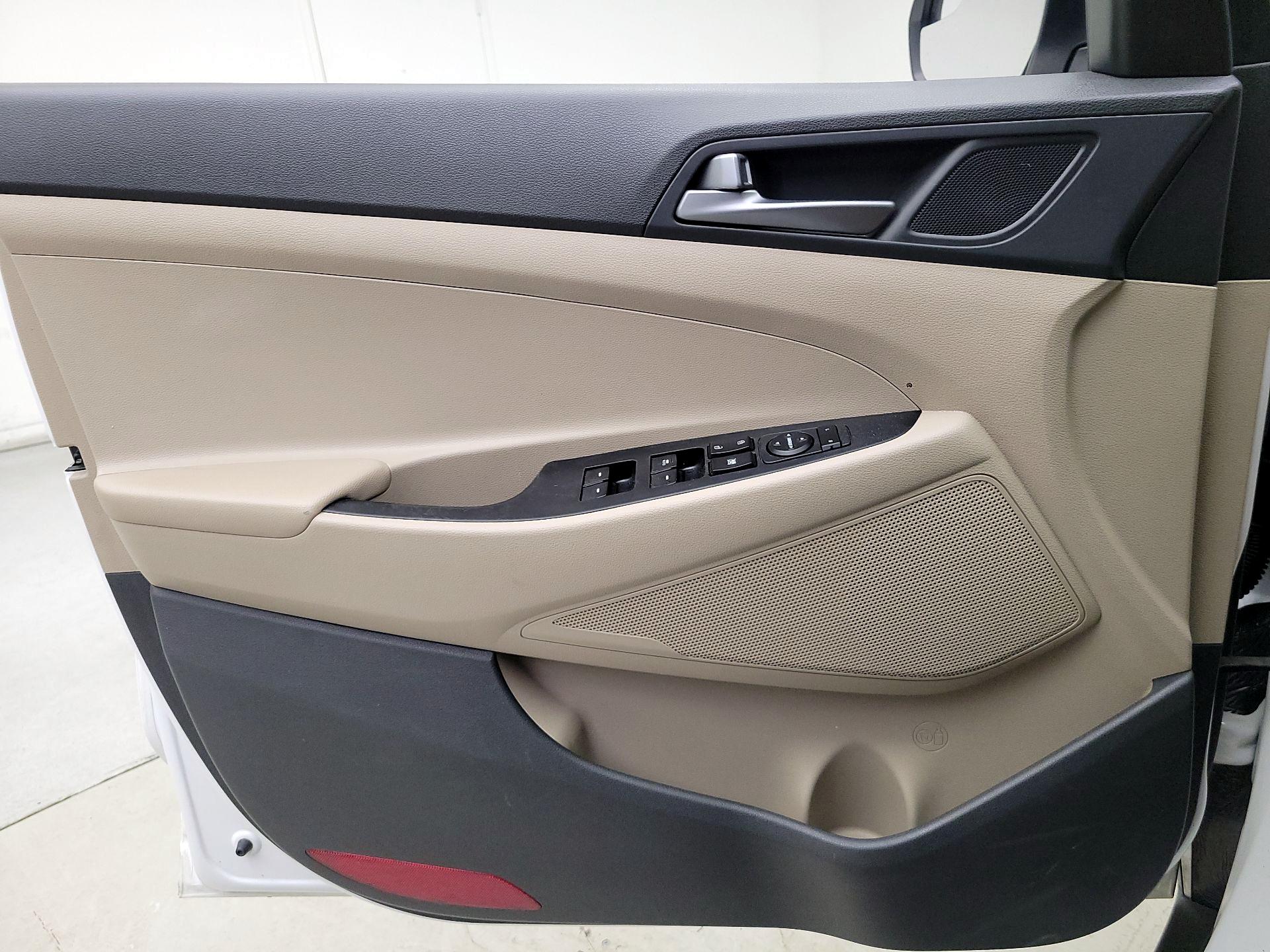 Thumbnail: 2016 Hyundai Tucson - 12