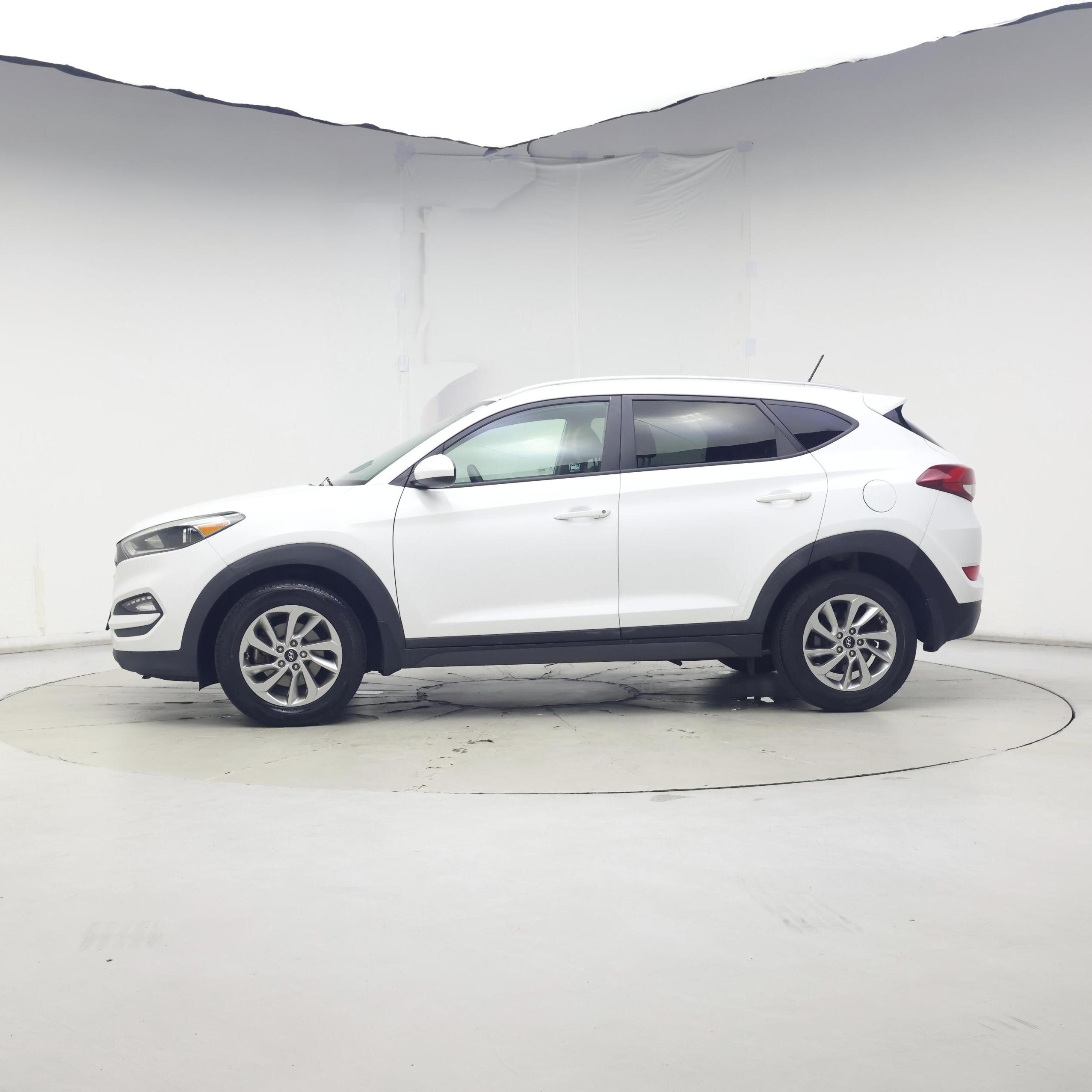 Thumbnail: 2016 Hyundai Tucson - 3