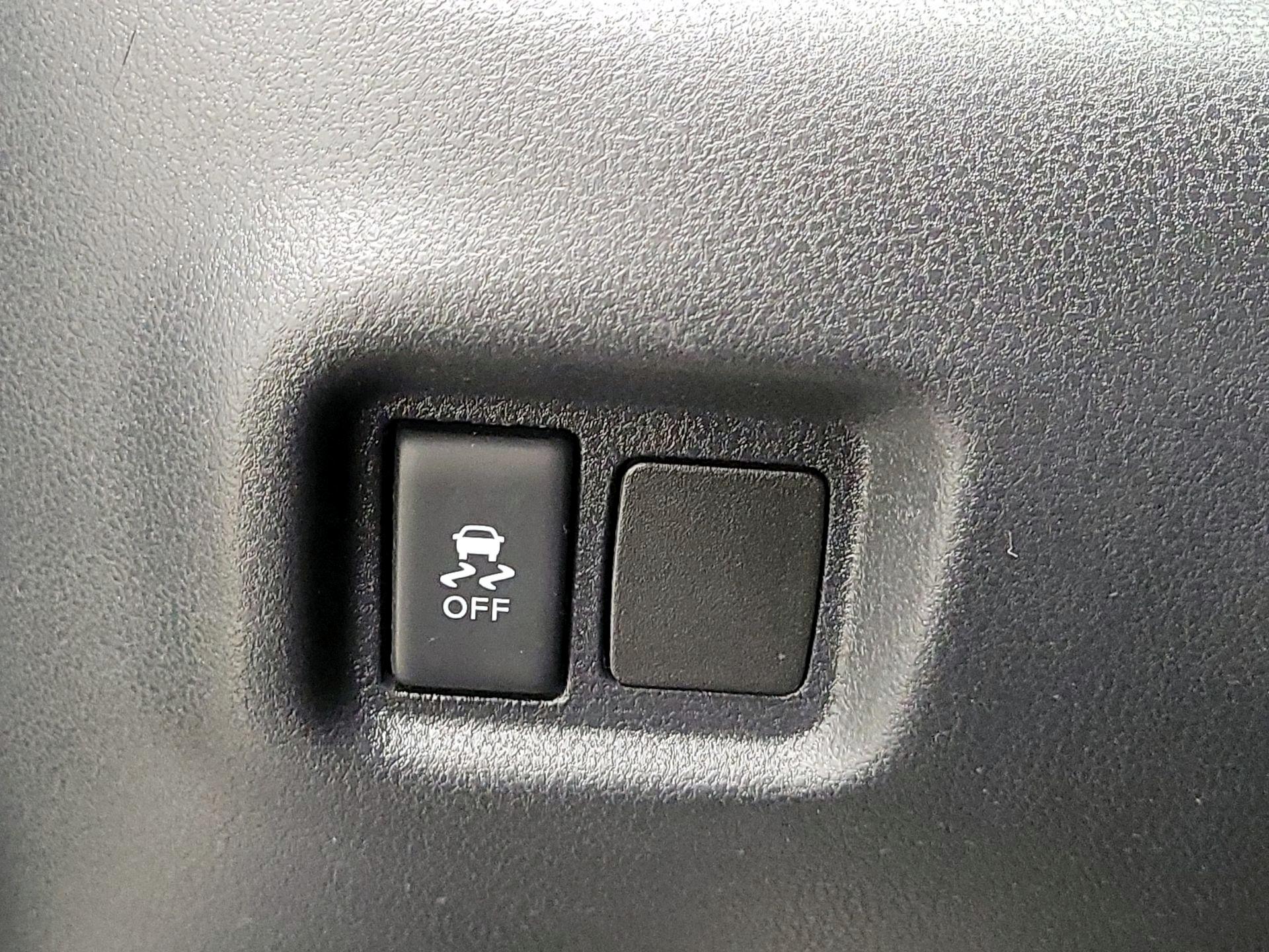 Thumbnail: 2015 Nissan Versa - 13