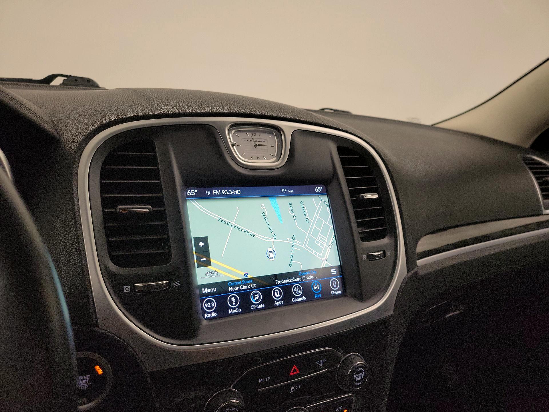 Thumbnail: 2019 Chrysler 300 - 14