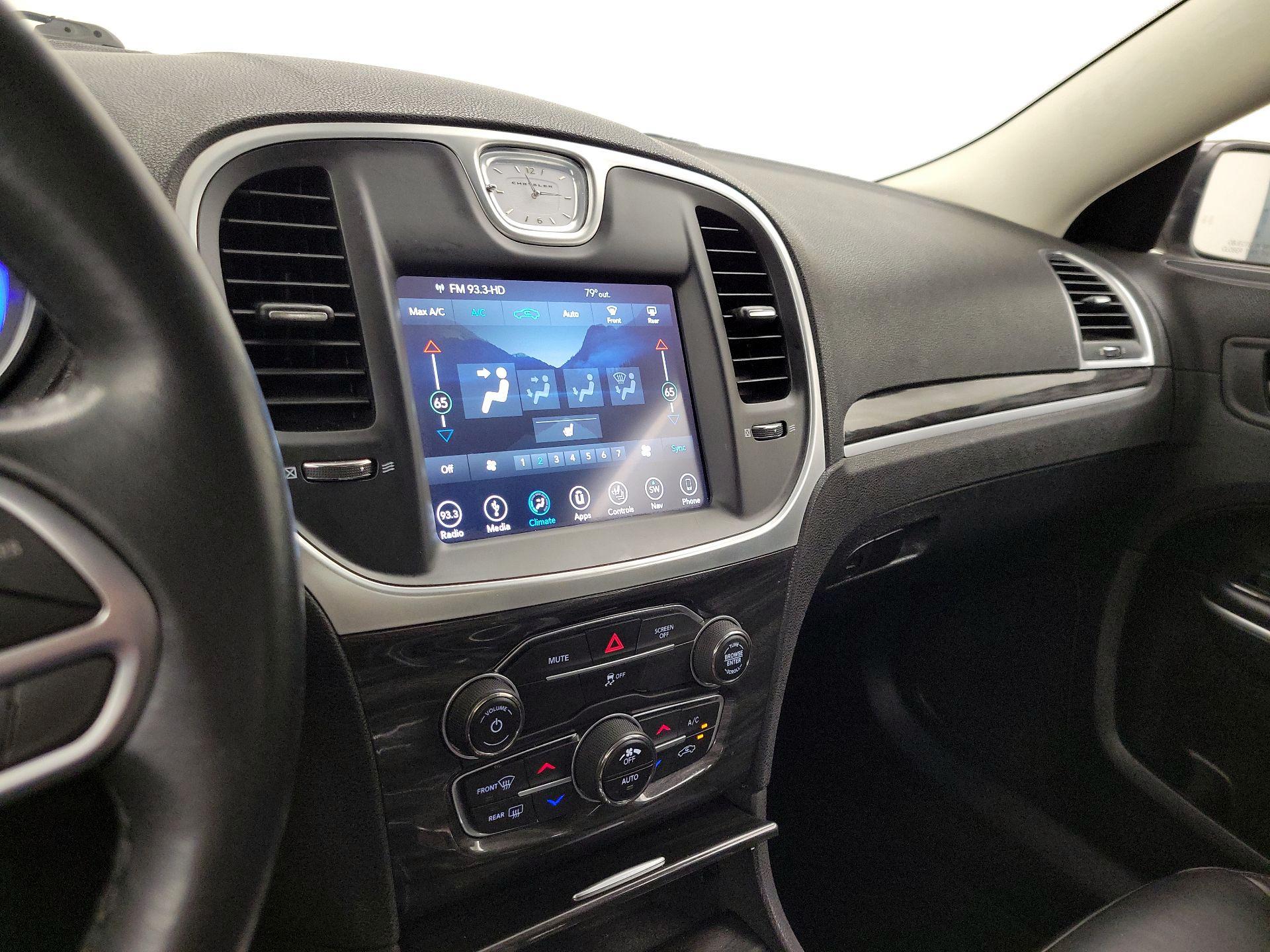 Thumbnail: 2019 Chrysler 300 - 17