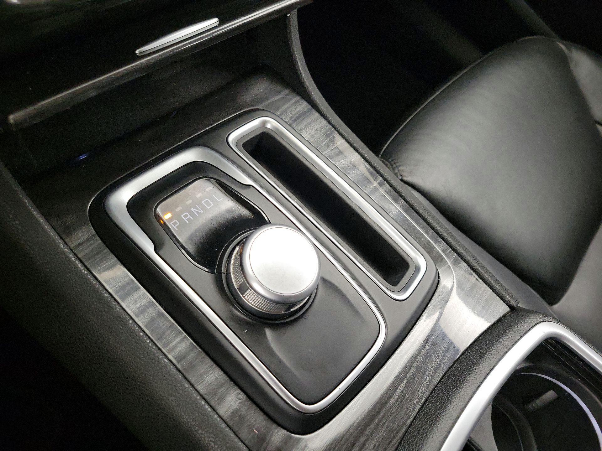 Thumbnail: 2019 Chrysler 300 - 18