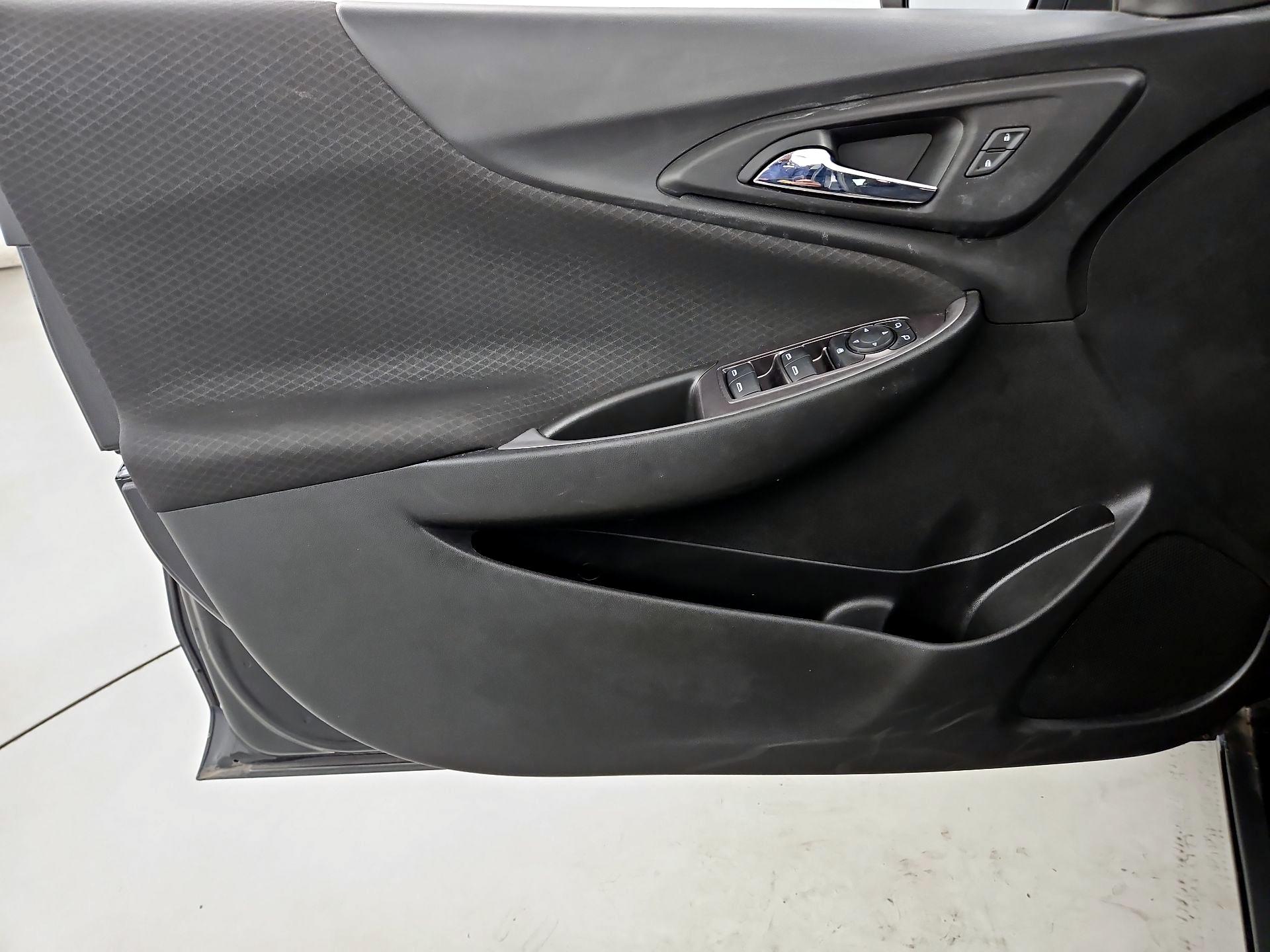 Thumbnail: 2020 Chevrolet Malibu - 12