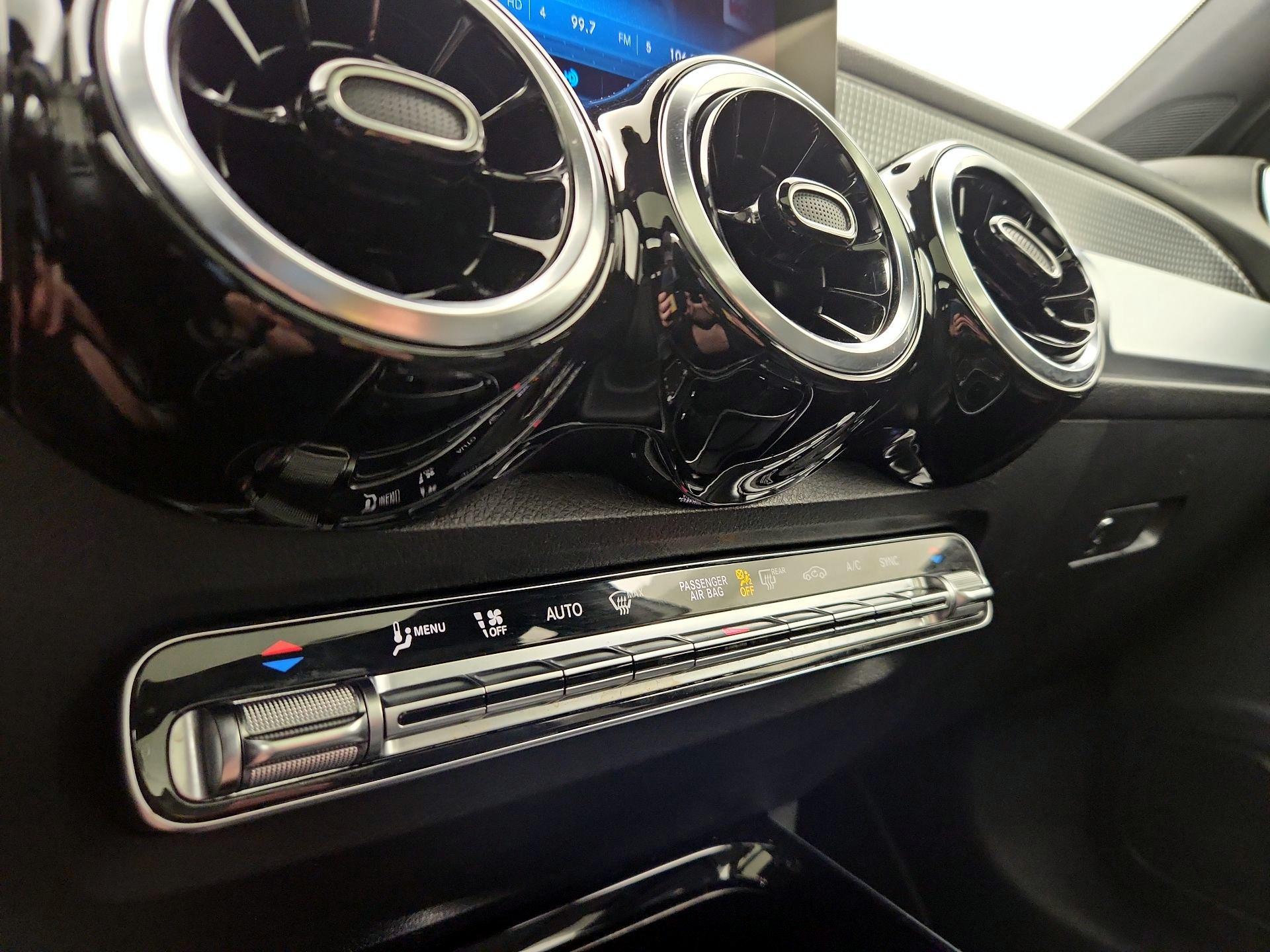 Thumbnail: 2023 Mercedes-Benz GLB - 17
