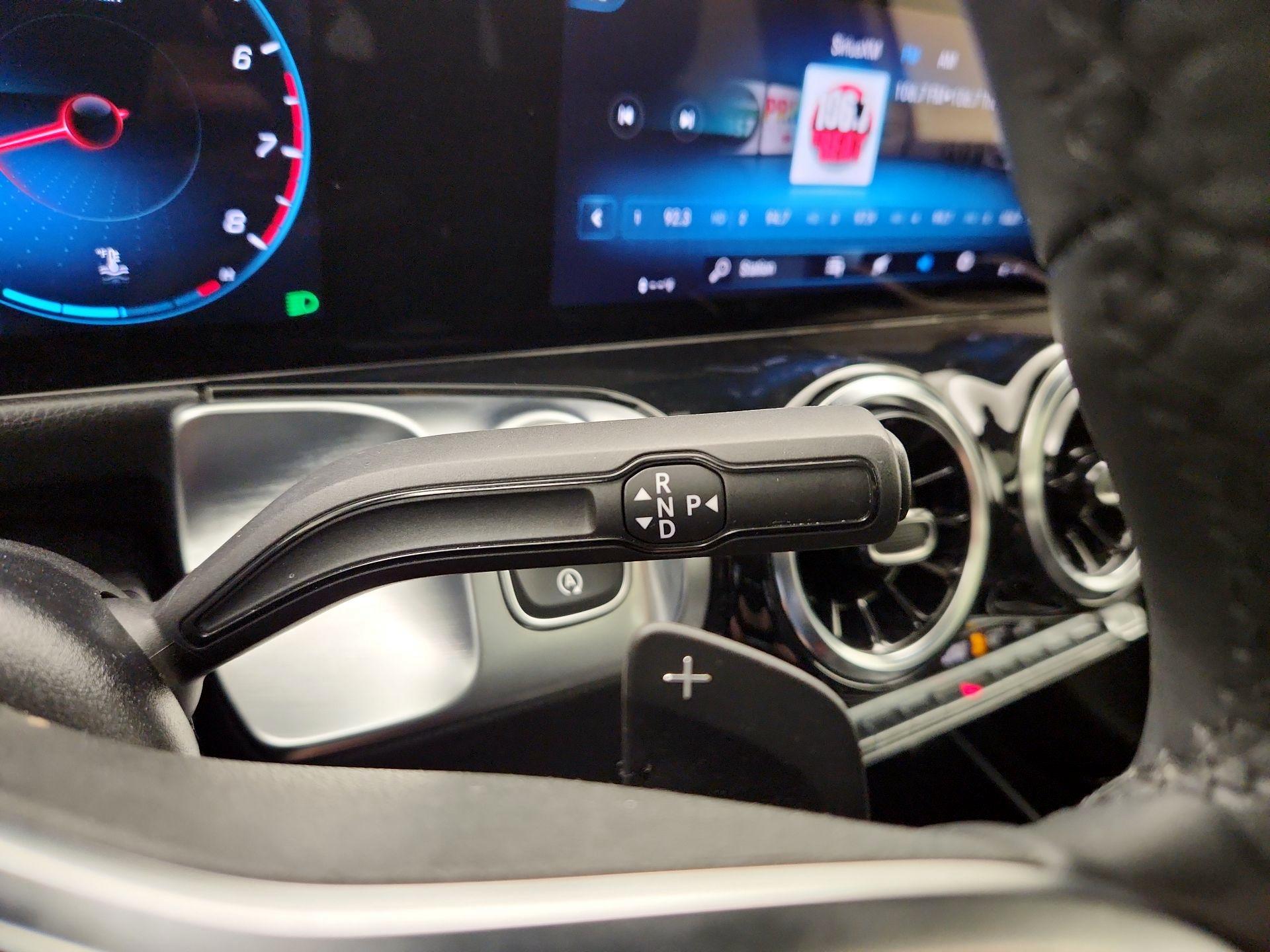 Thumbnail: 2023 Mercedes-Benz GLB - 18