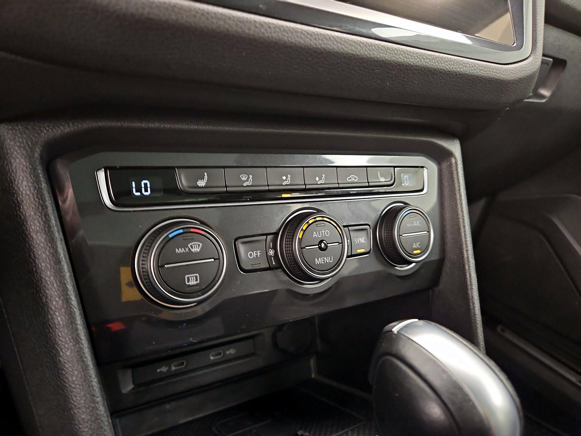 Thumbnail: 2021 Volkswagen Tiguan - 16
