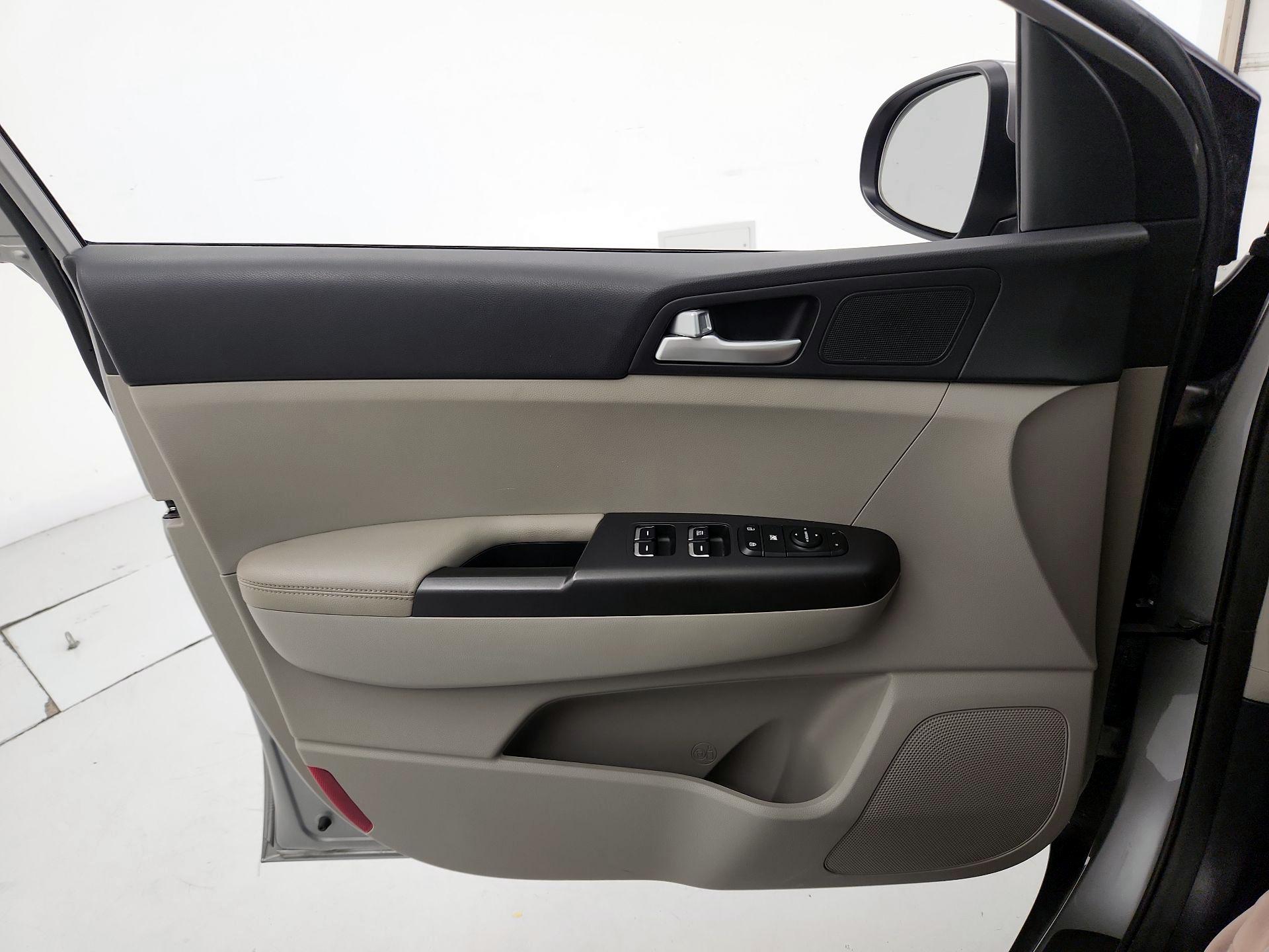 Thumbnail: 2020 Kia Sportage - 12