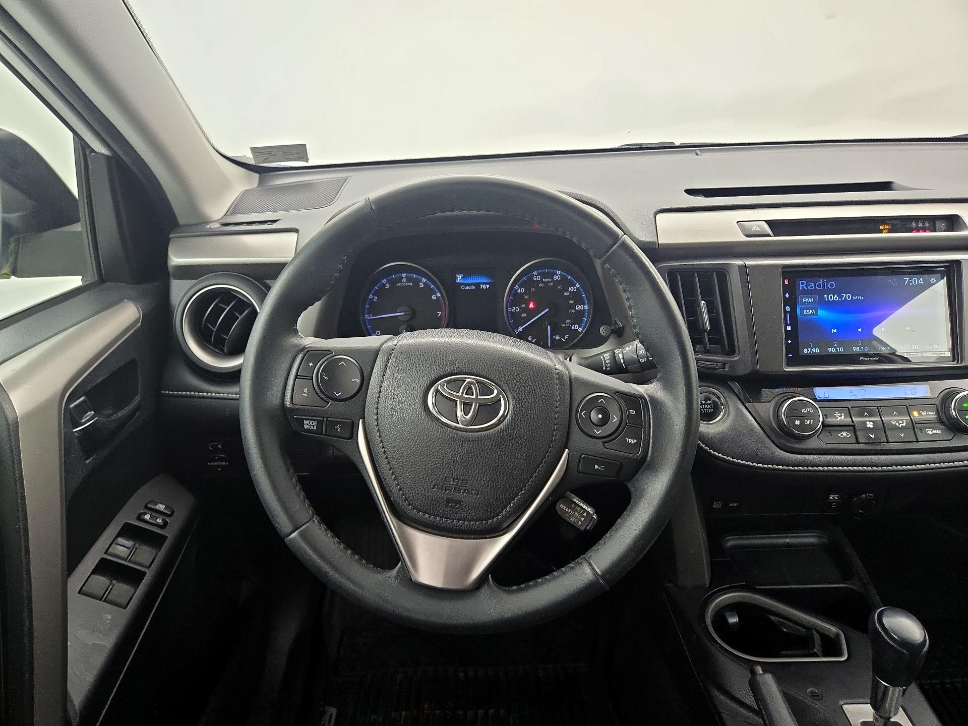 Thumbnail: 2018 Toyota RAV4 - 10