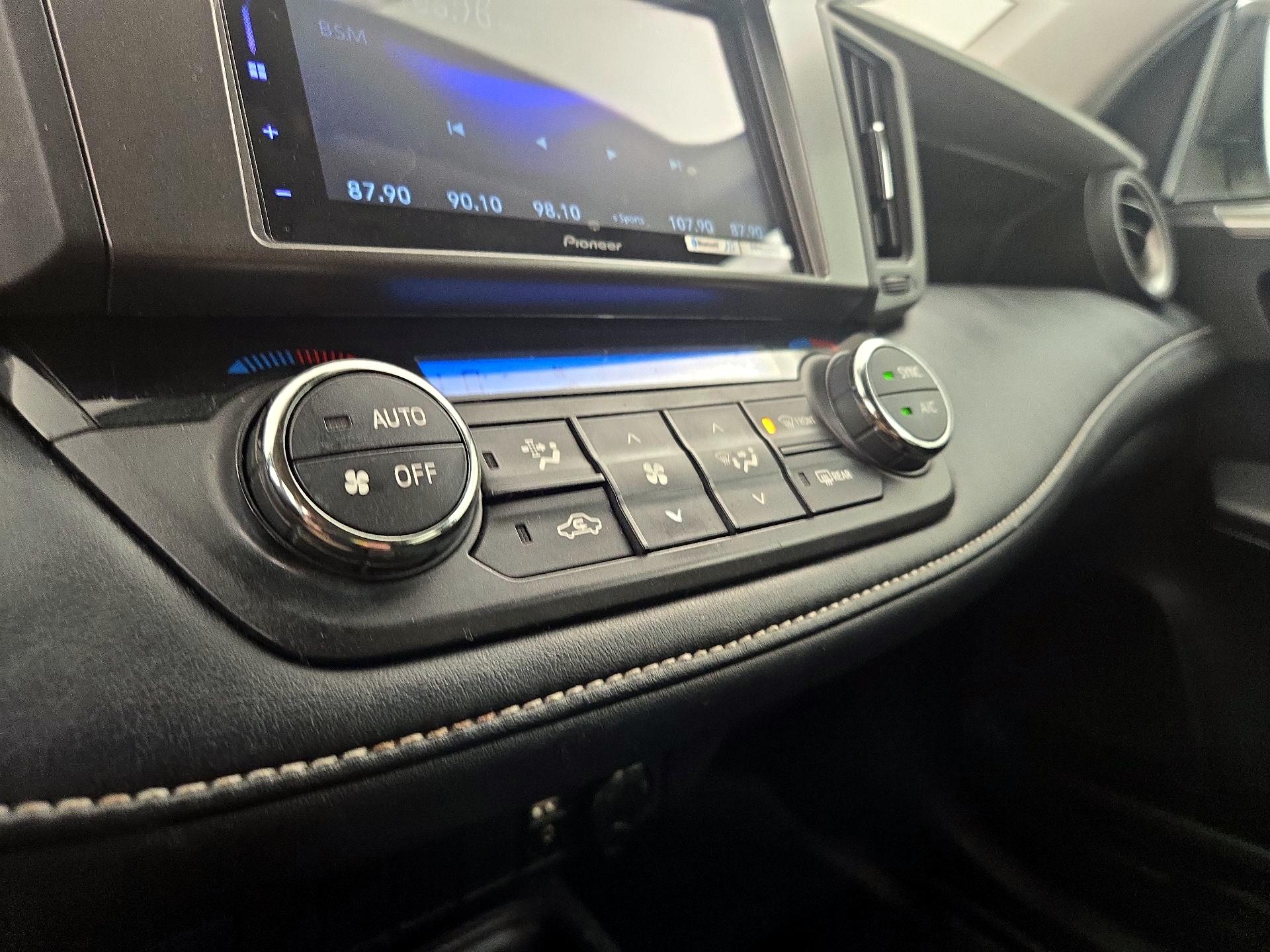 Thumbnail: 2018 Toyota RAV4 - 16