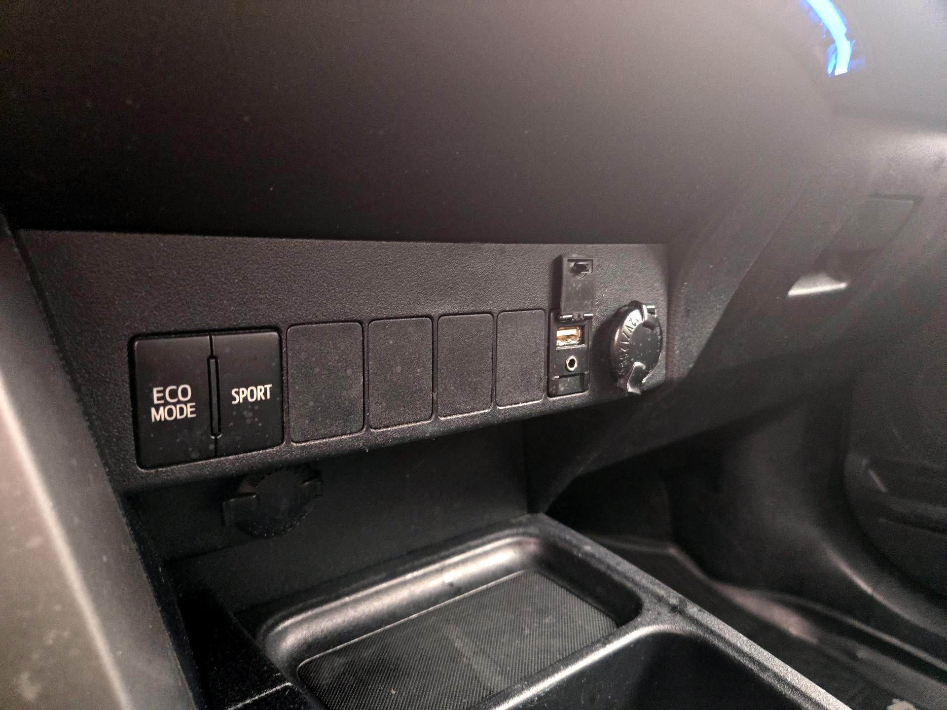 Thumbnail: 2018 Toyota RAV4 - 18
