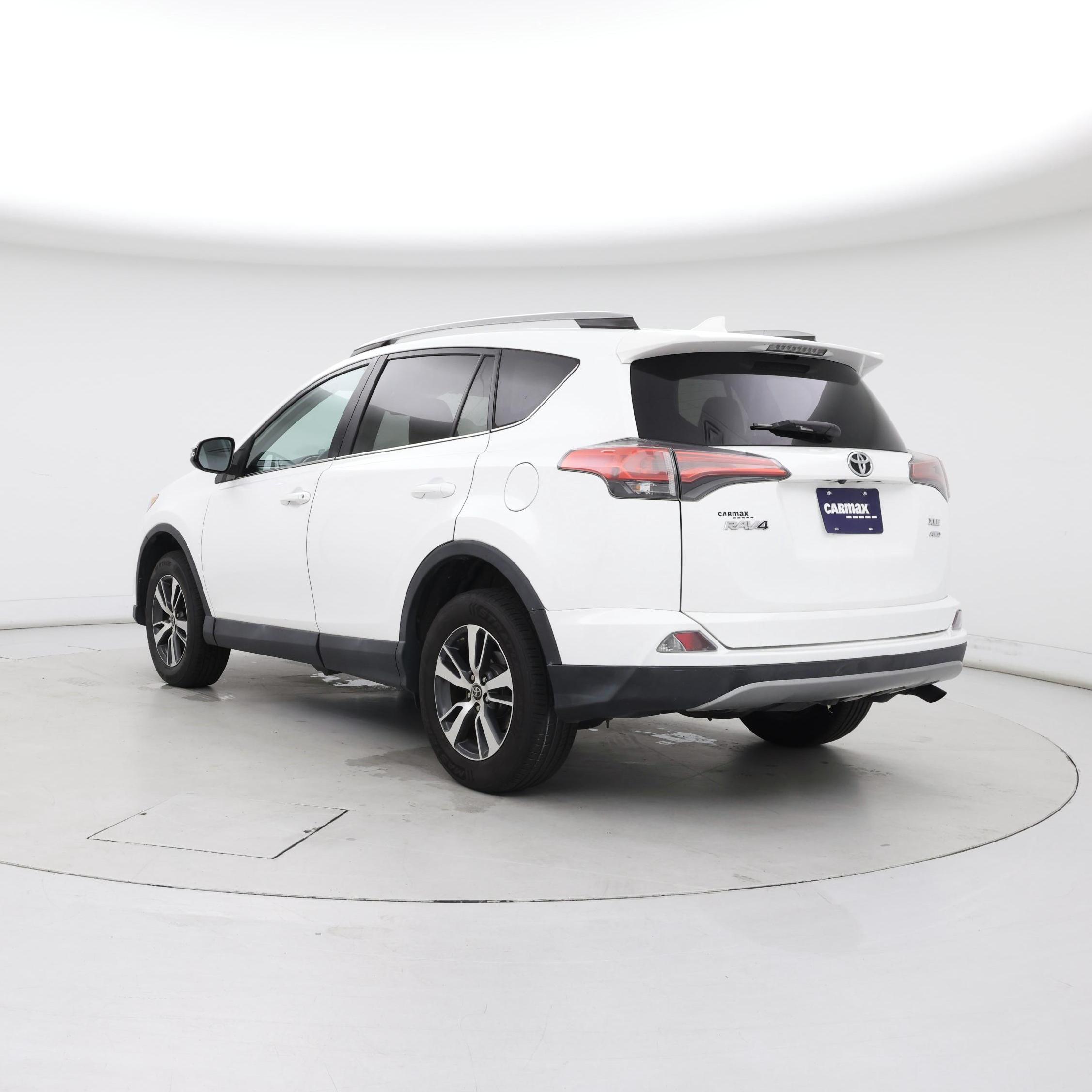 Thumbnail: 2018 Toyota RAV4 - 2