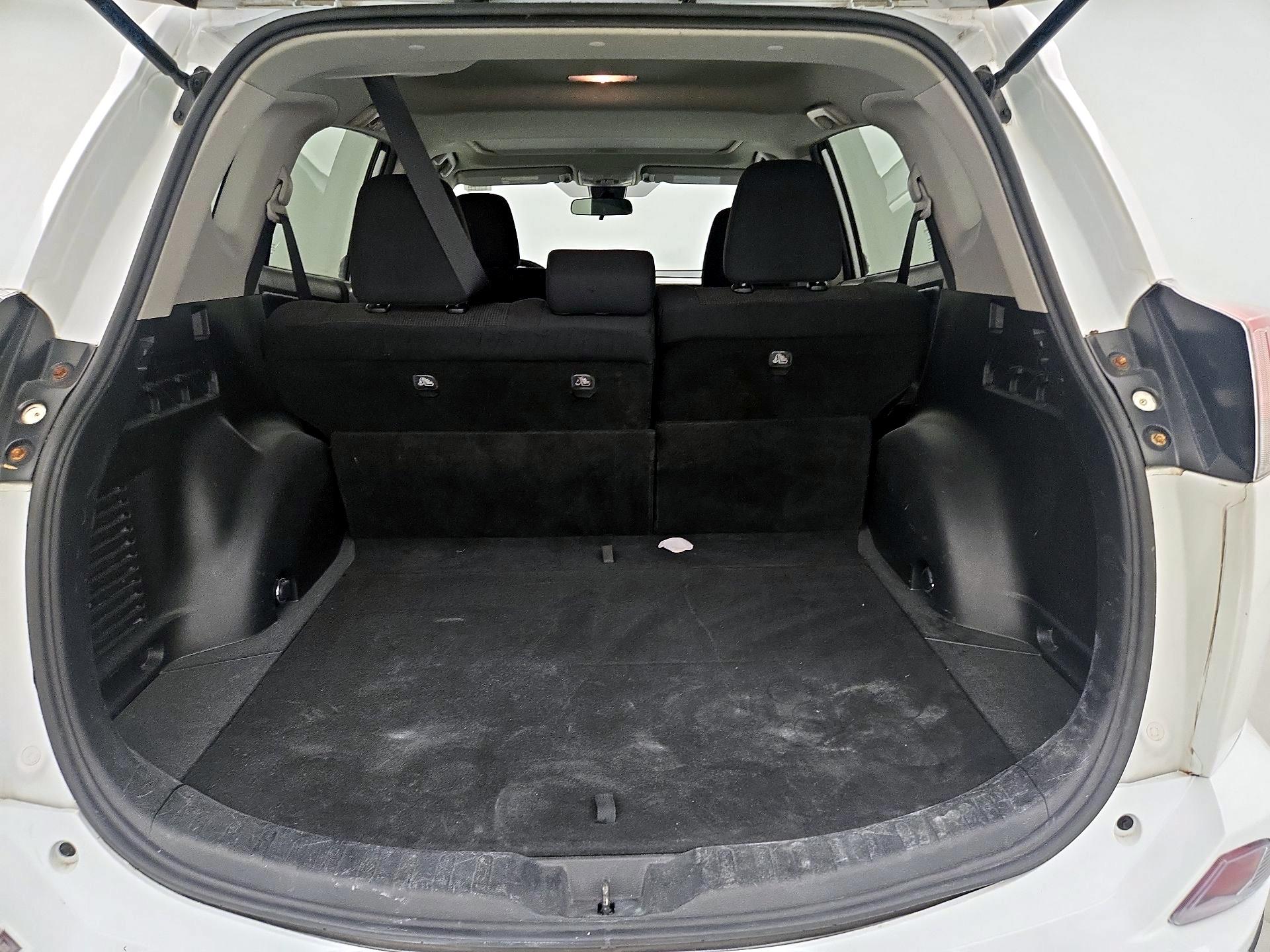 Thumbnail: 2018 Toyota RAV4 - 20