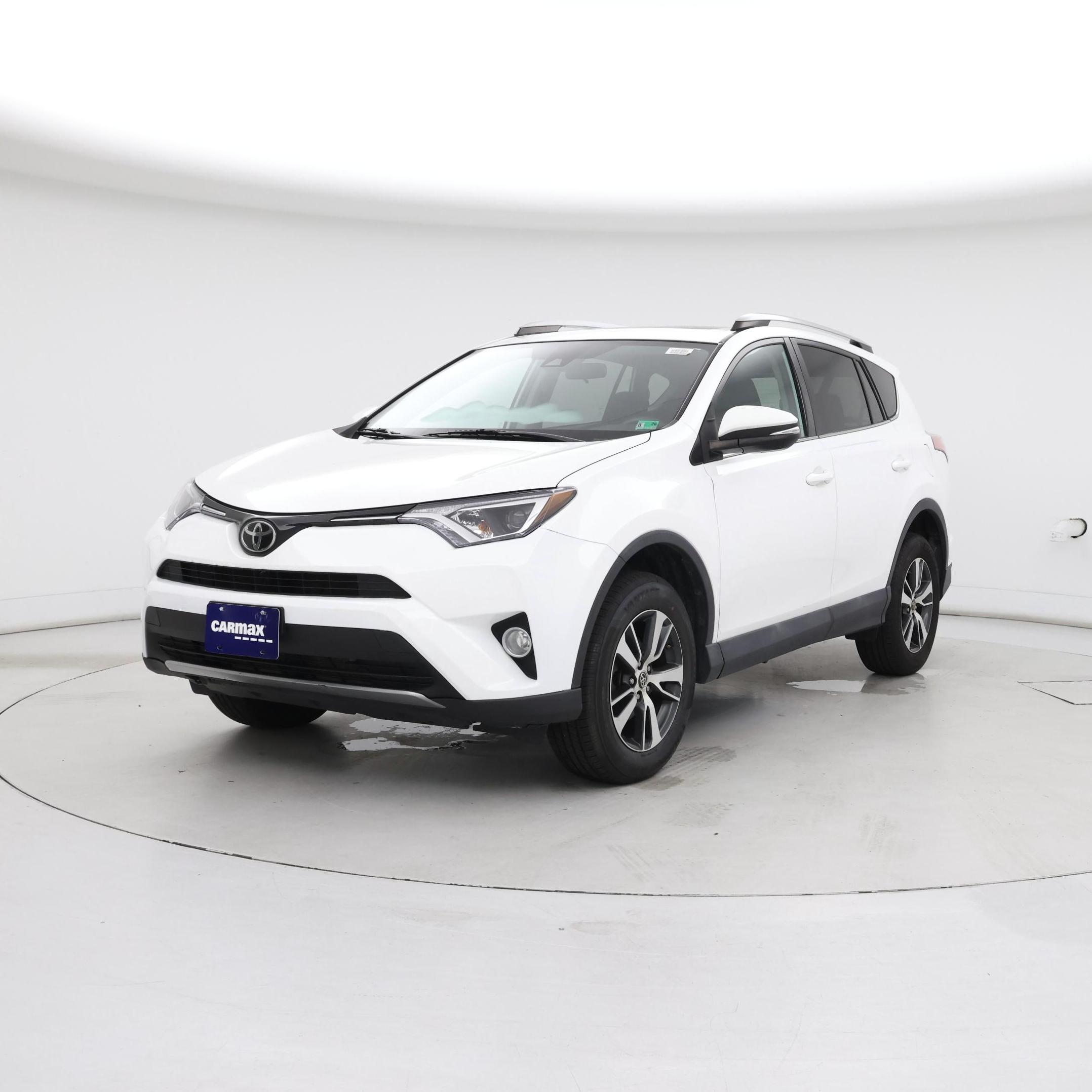 Thumbnail: 2018 Toyota RAV4 - 4