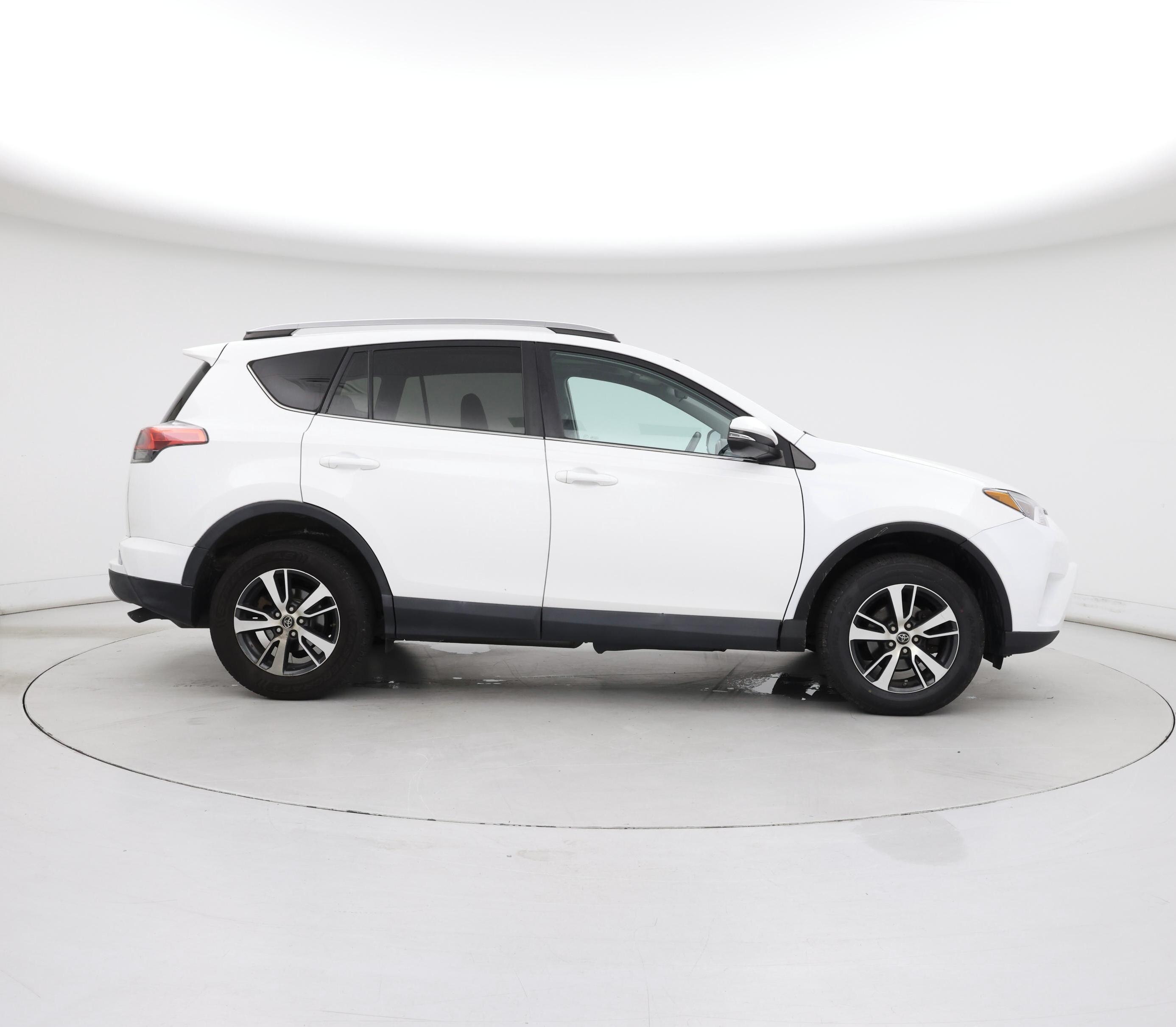 Thumbnail: 2018 Toyota RAV4 - 7
