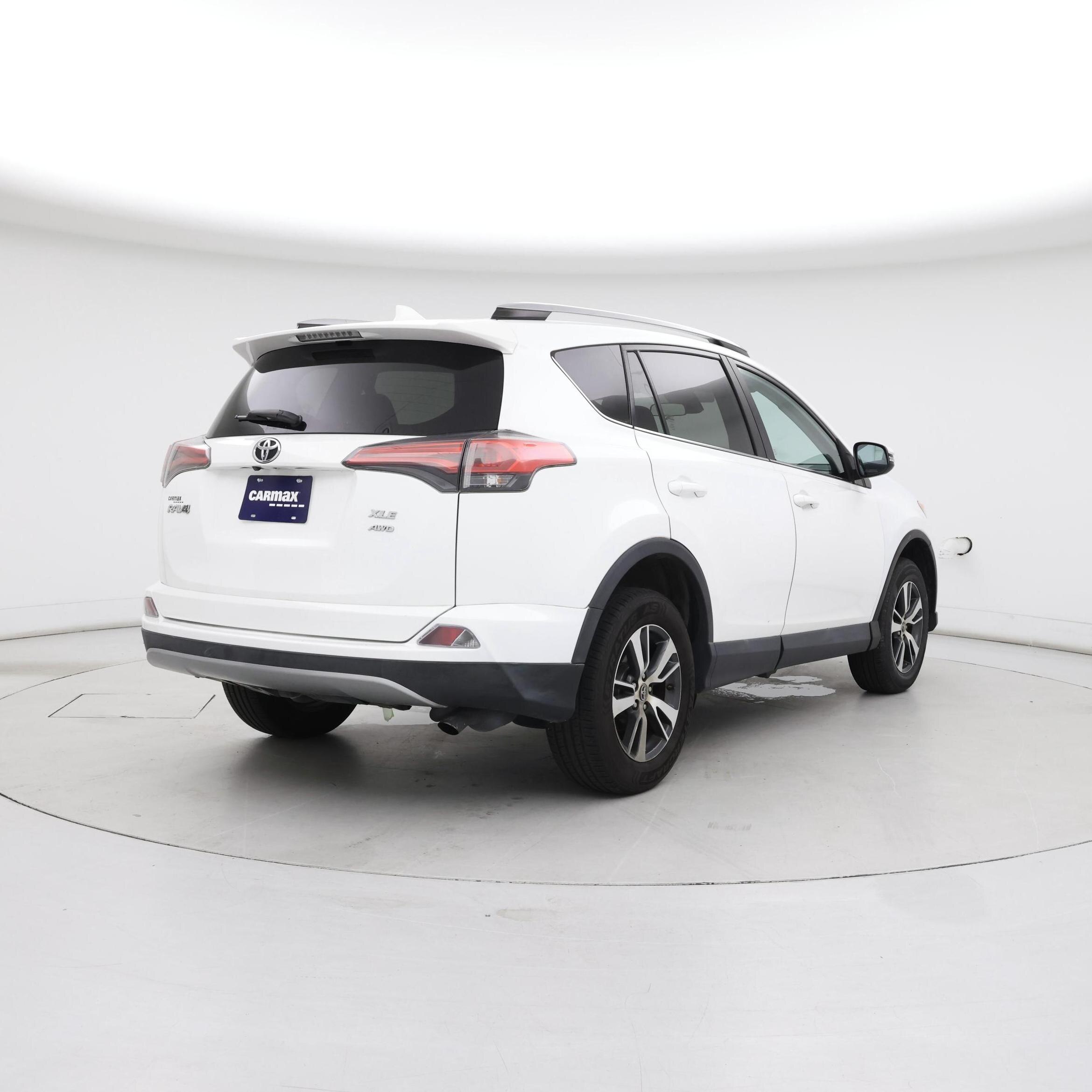 Thumbnail: 2018 Toyota RAV4 - 8