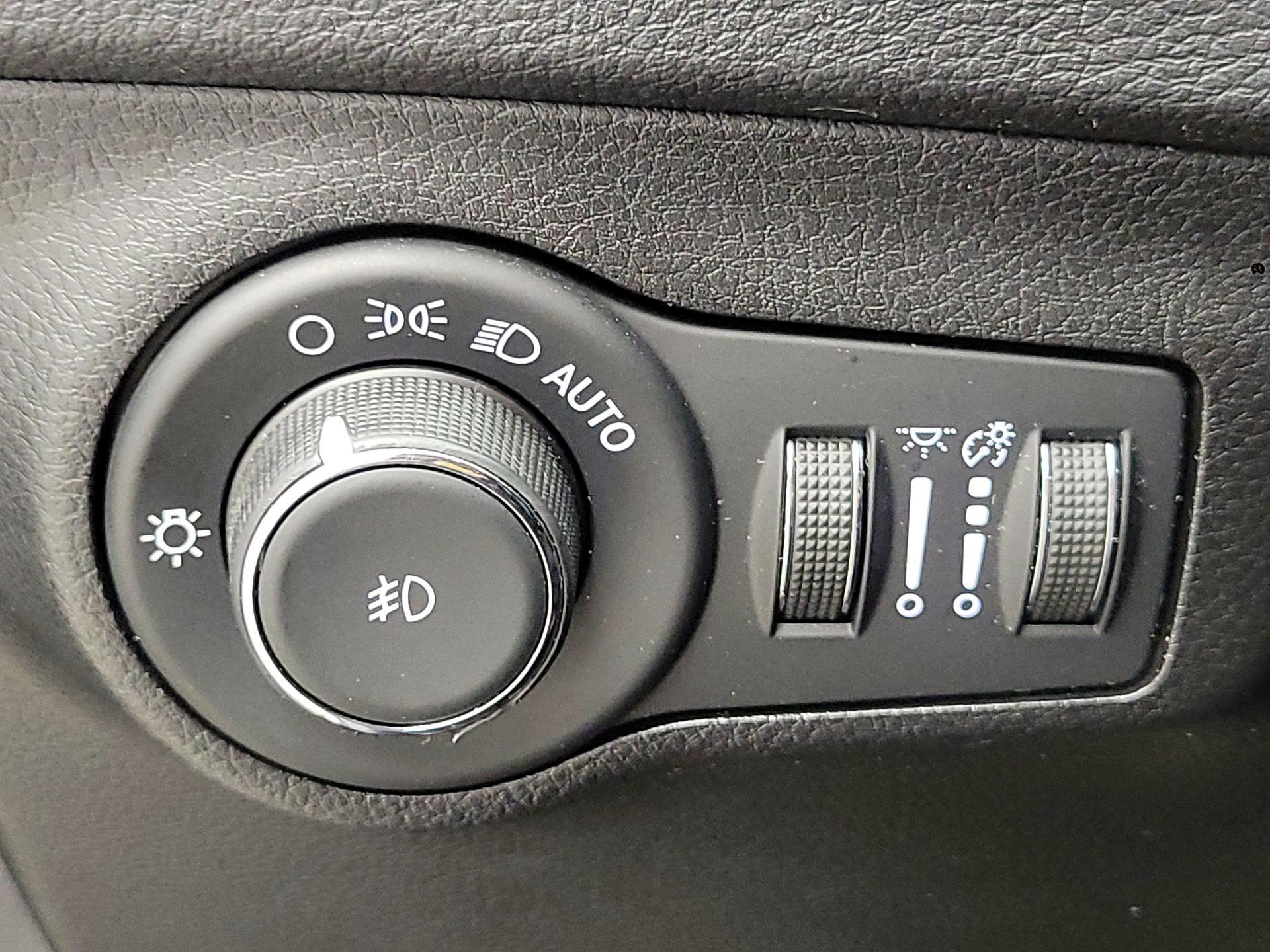 Thumbnail: 2020 Jeep Compass - 13