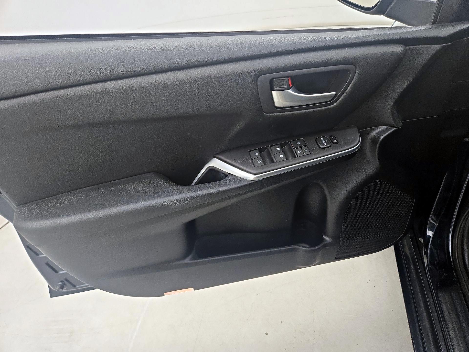 Thumbnail: 2016 Toyota Camry - 12