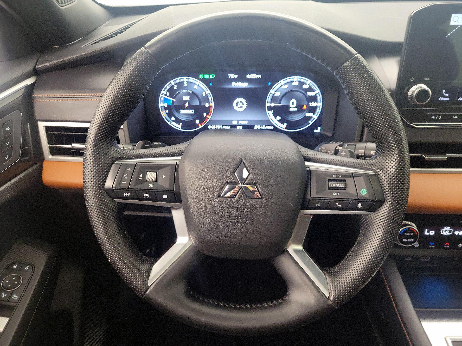 Thumbnail: 2023 Mitsubishi Outlander - 10