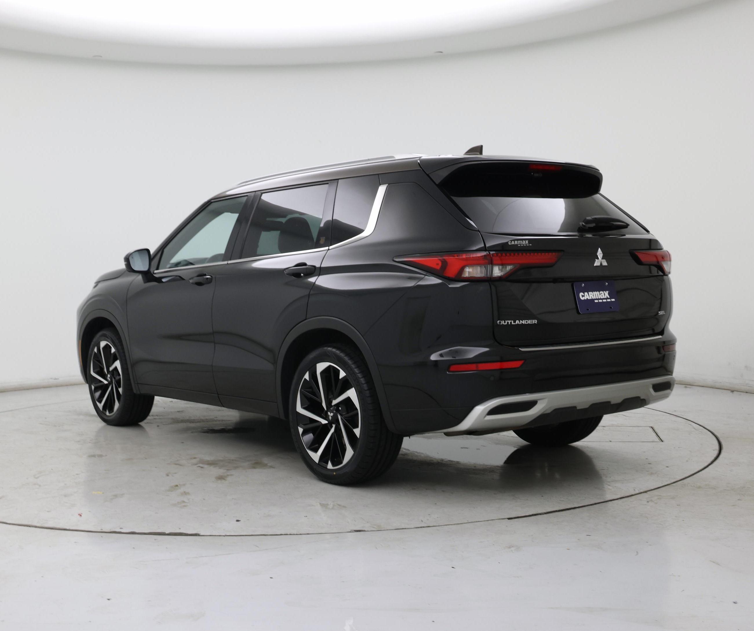 Thumbnail: 2023 Mitsubishi Outlander - 2