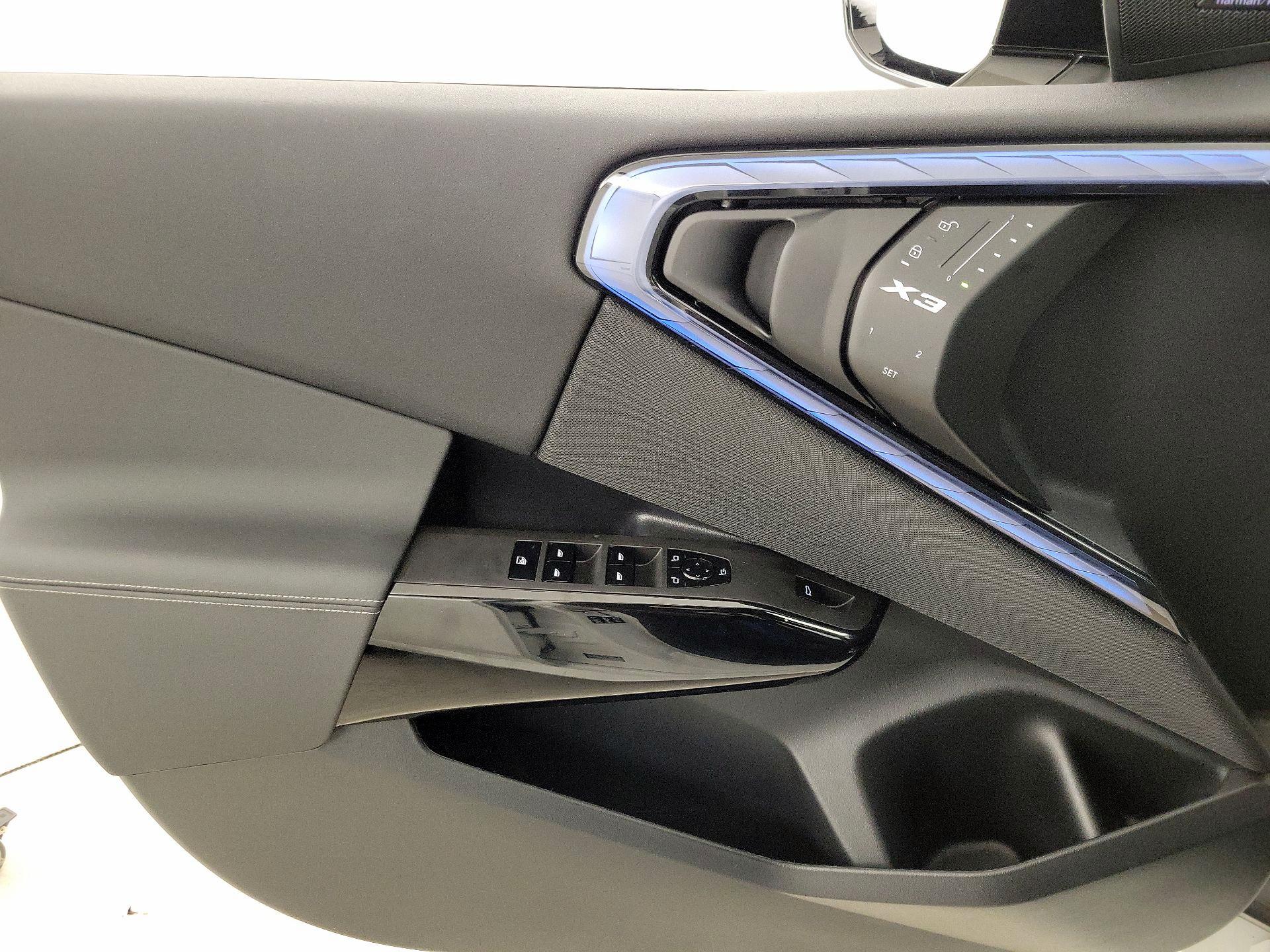 Thumbnail: 2025 BMW X3 - 12