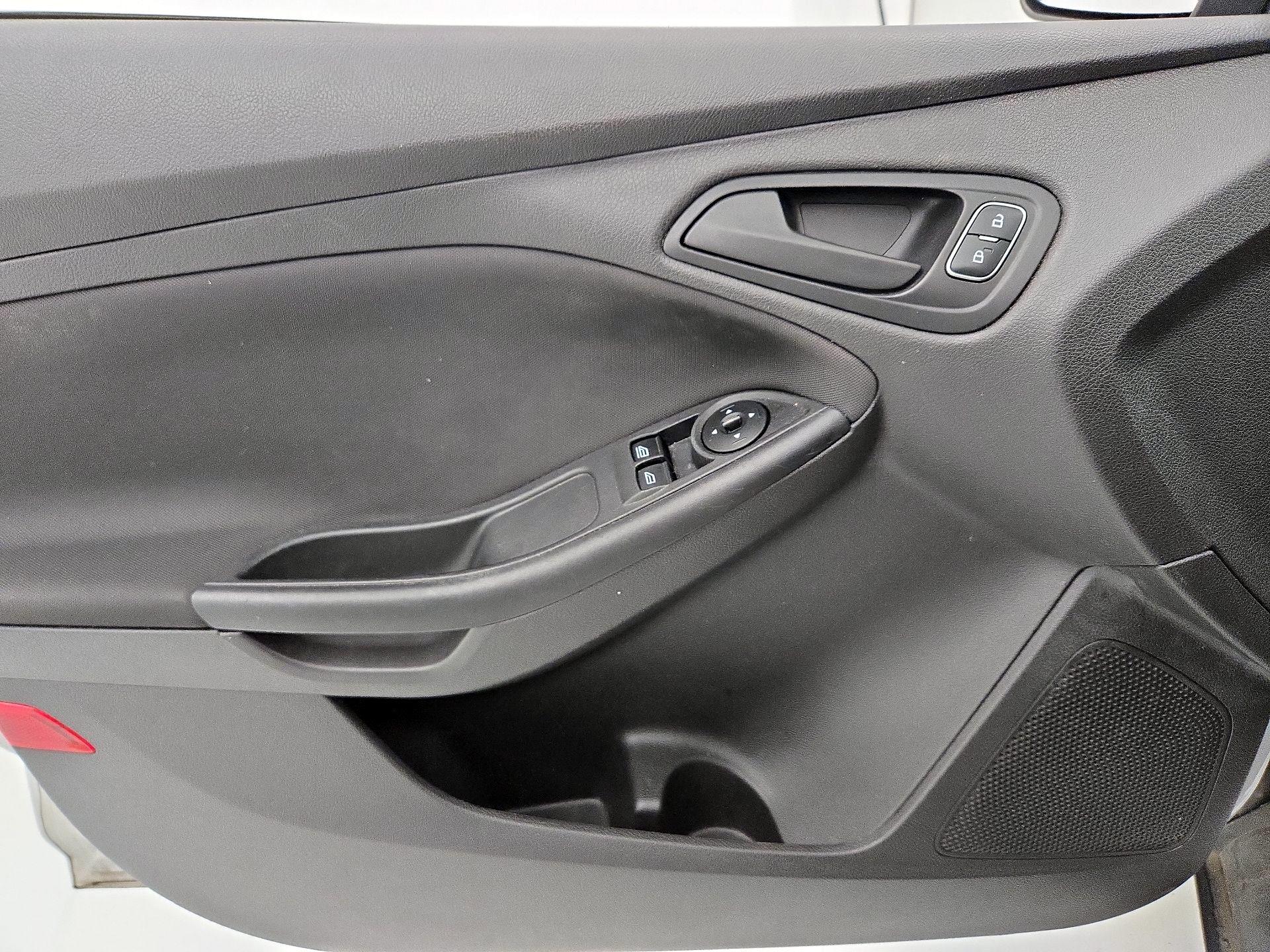 Thumbnail: 2016 Ford Focus - 12