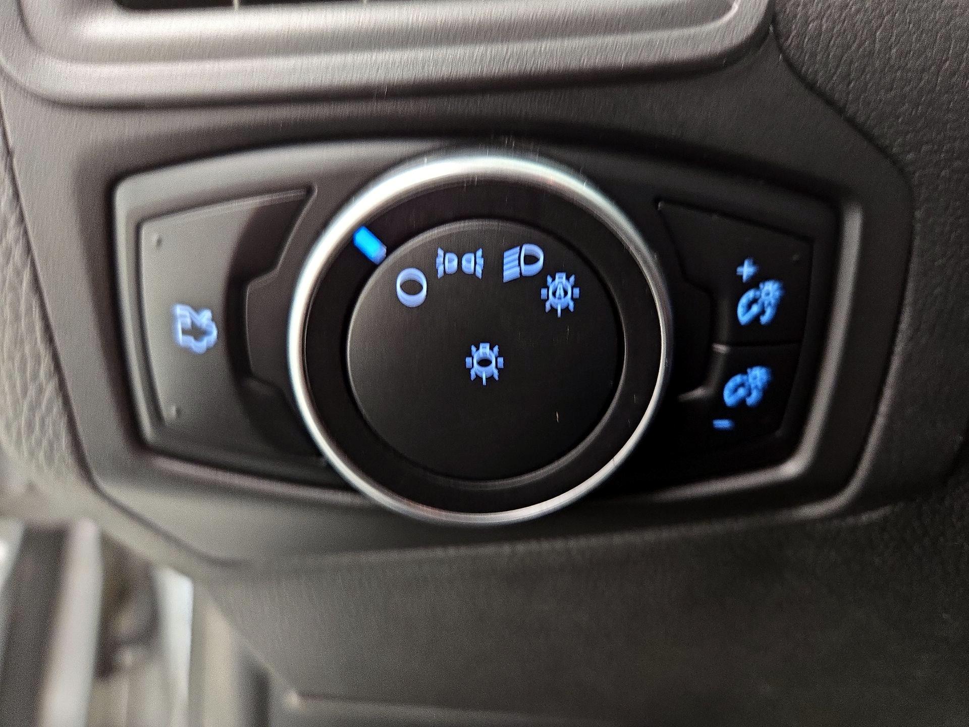 Thumbnail: 2016 Ford Focus - 13