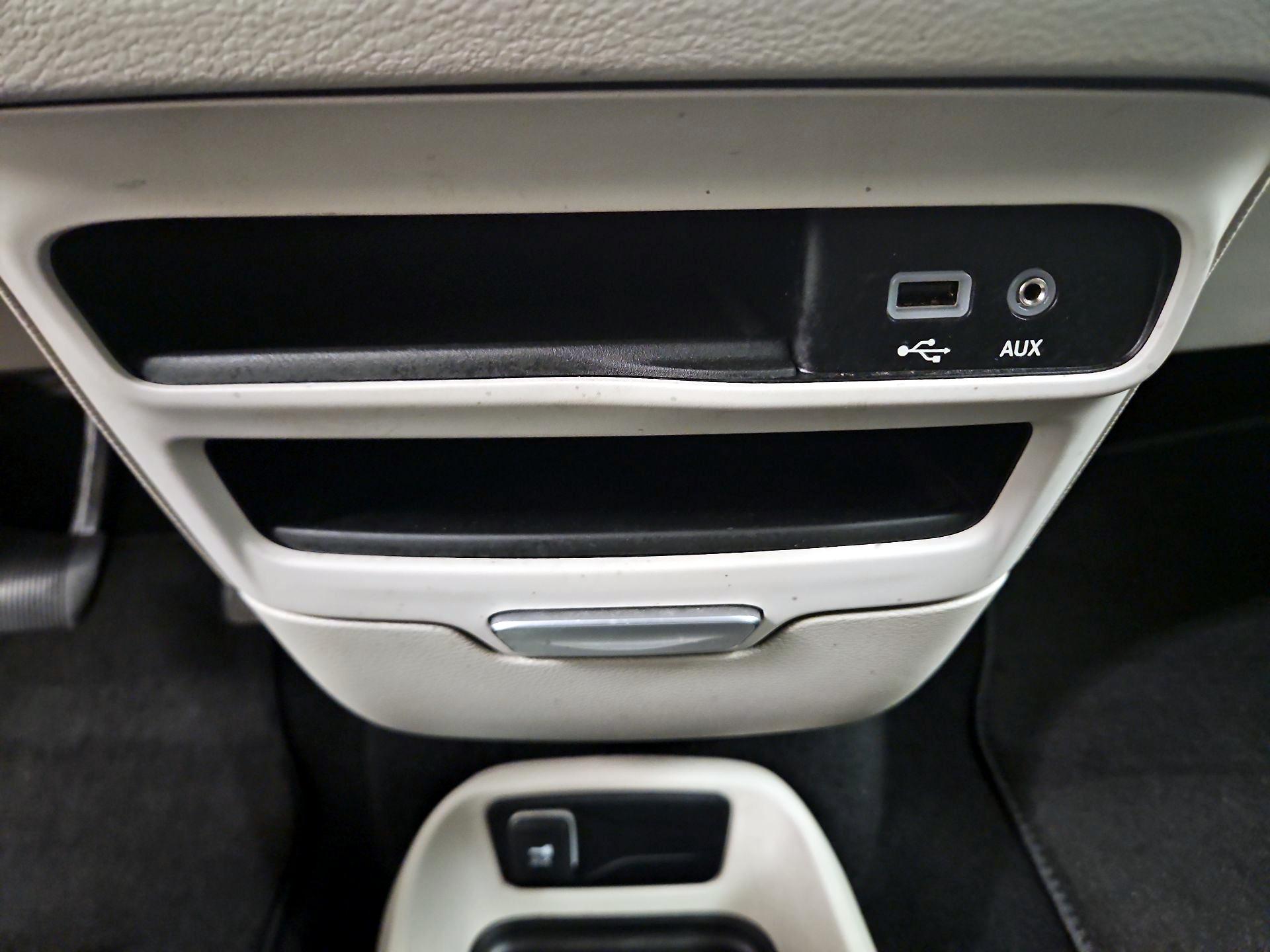 Thumbnail: 2017 Chrysler Pacifica - 18