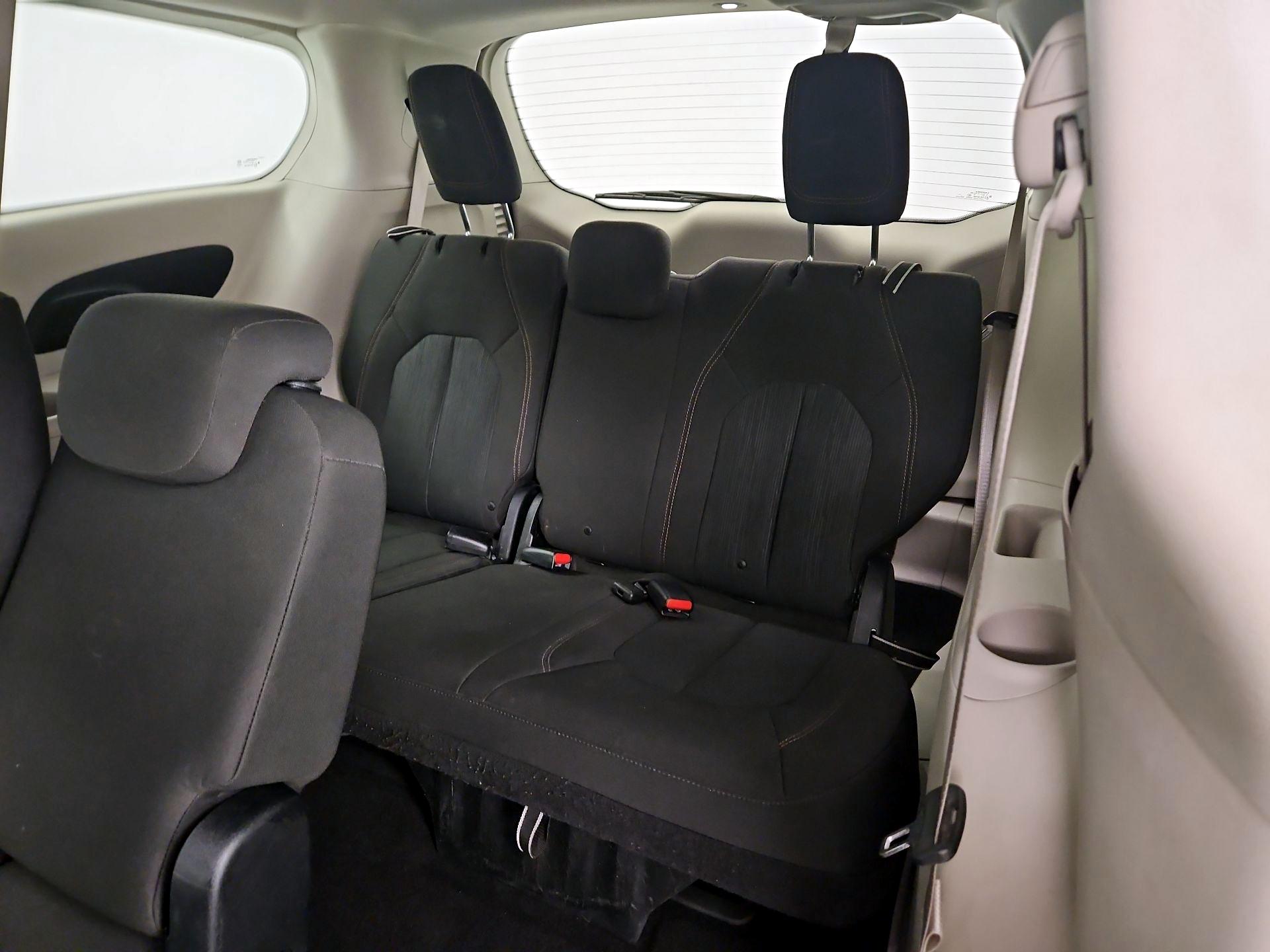 Thumbnail: 2017 Chrysler Pacifica - 20