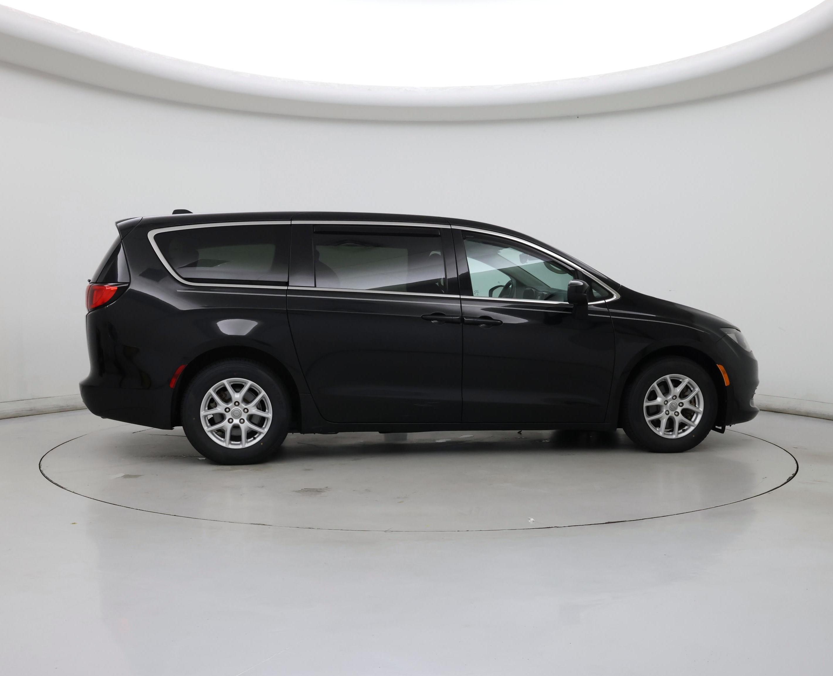 Thumbnail: 2017 Chrysler Pacifica - 7