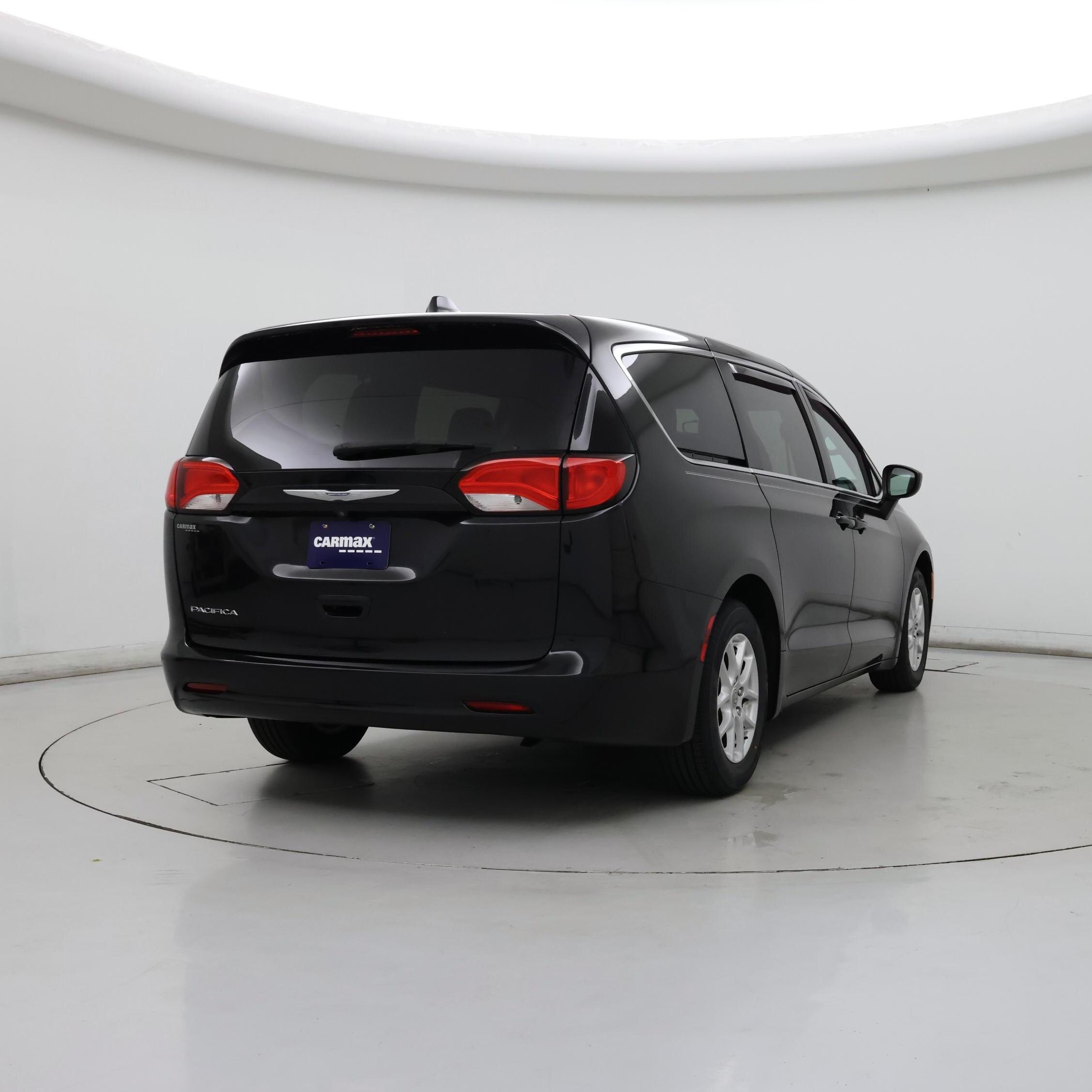 Thumbnail: 2017 Chrysler Pacifica - 8