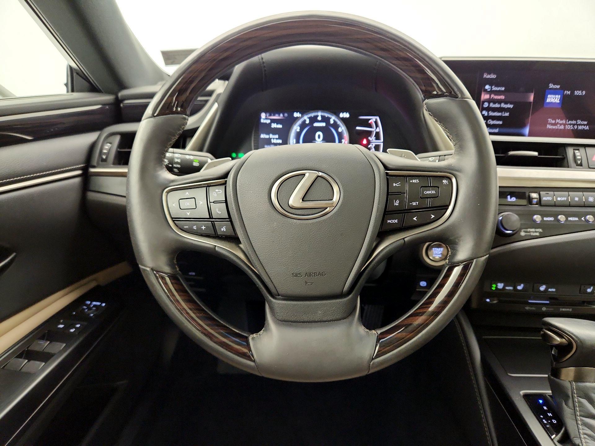 Thumbnail: 2020 Lexus ES - 10