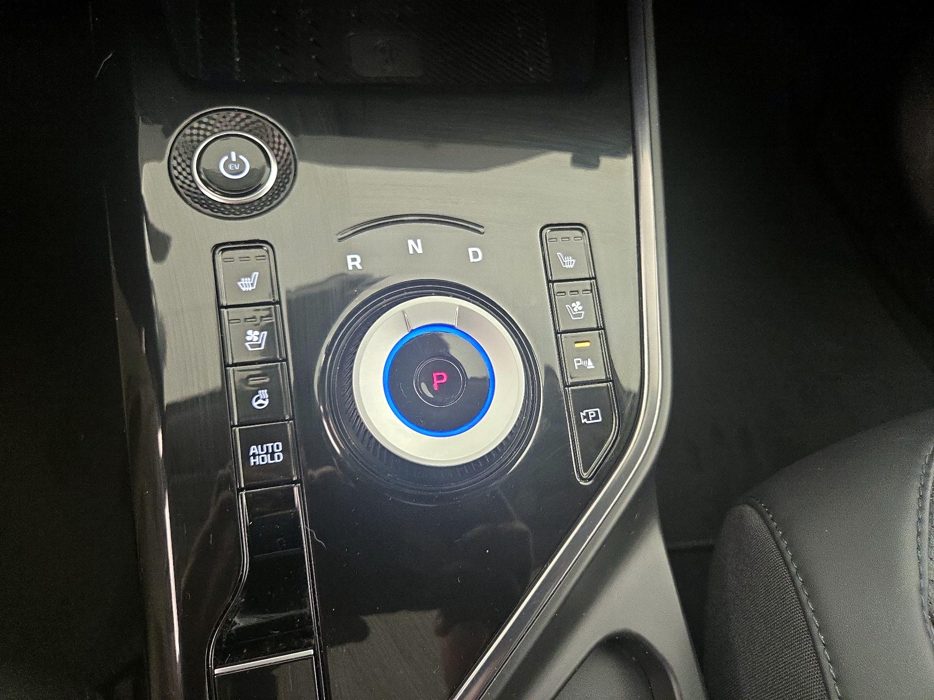 Thumbnail: 2023 Kia Niro - 18