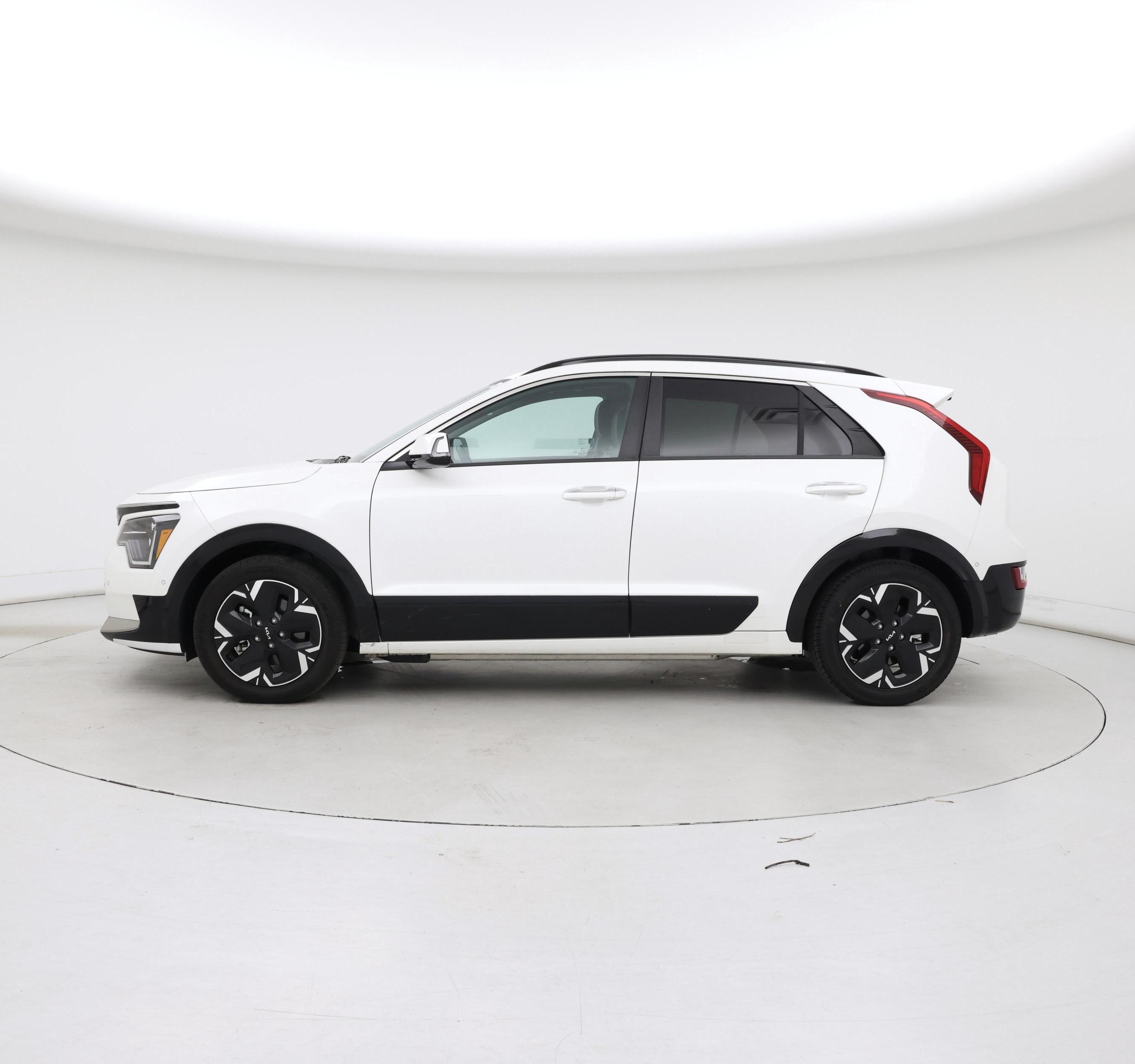 Thumbnail: 2023 Kia Niro - 3